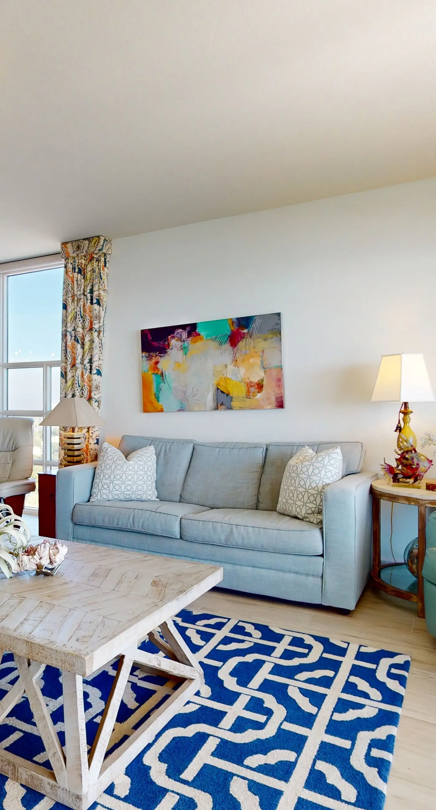 Inviting & bright condo w shared on-site amenities - walk to the beach