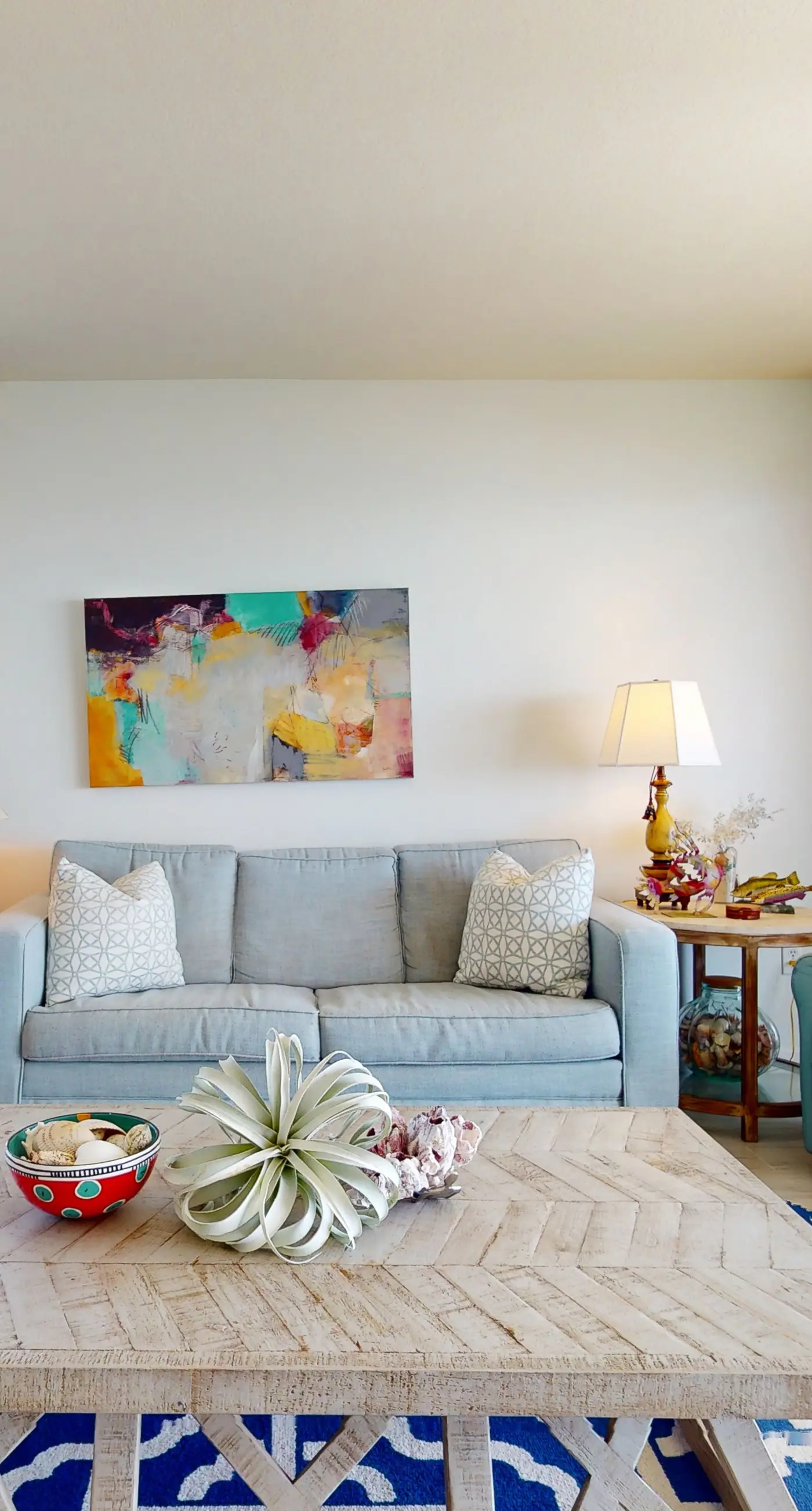 Inviting & bright condo w shared on-site amenities - walk to the beach