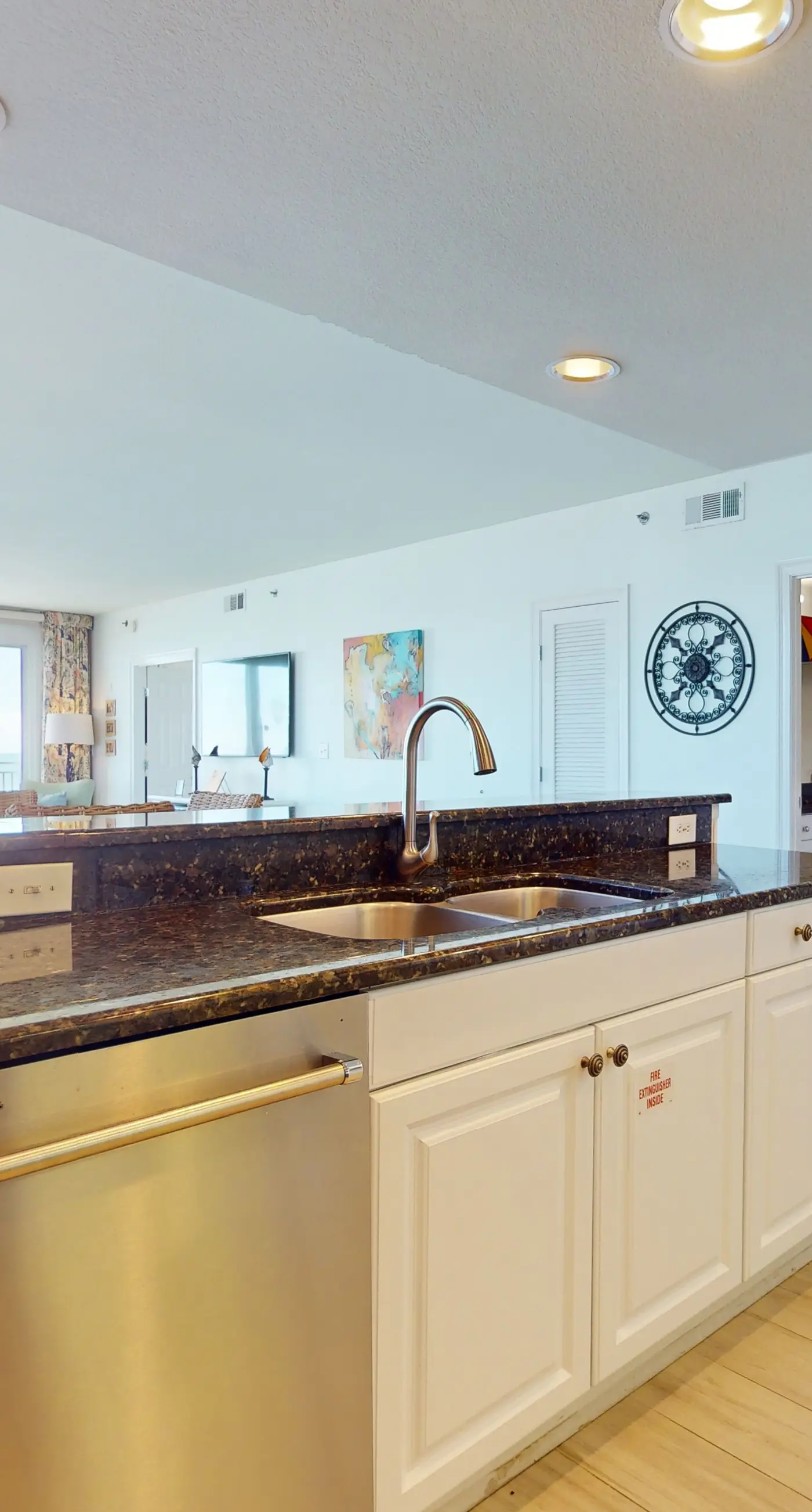 Inviting & bright condo w shared on-site amenities - walk to the beach