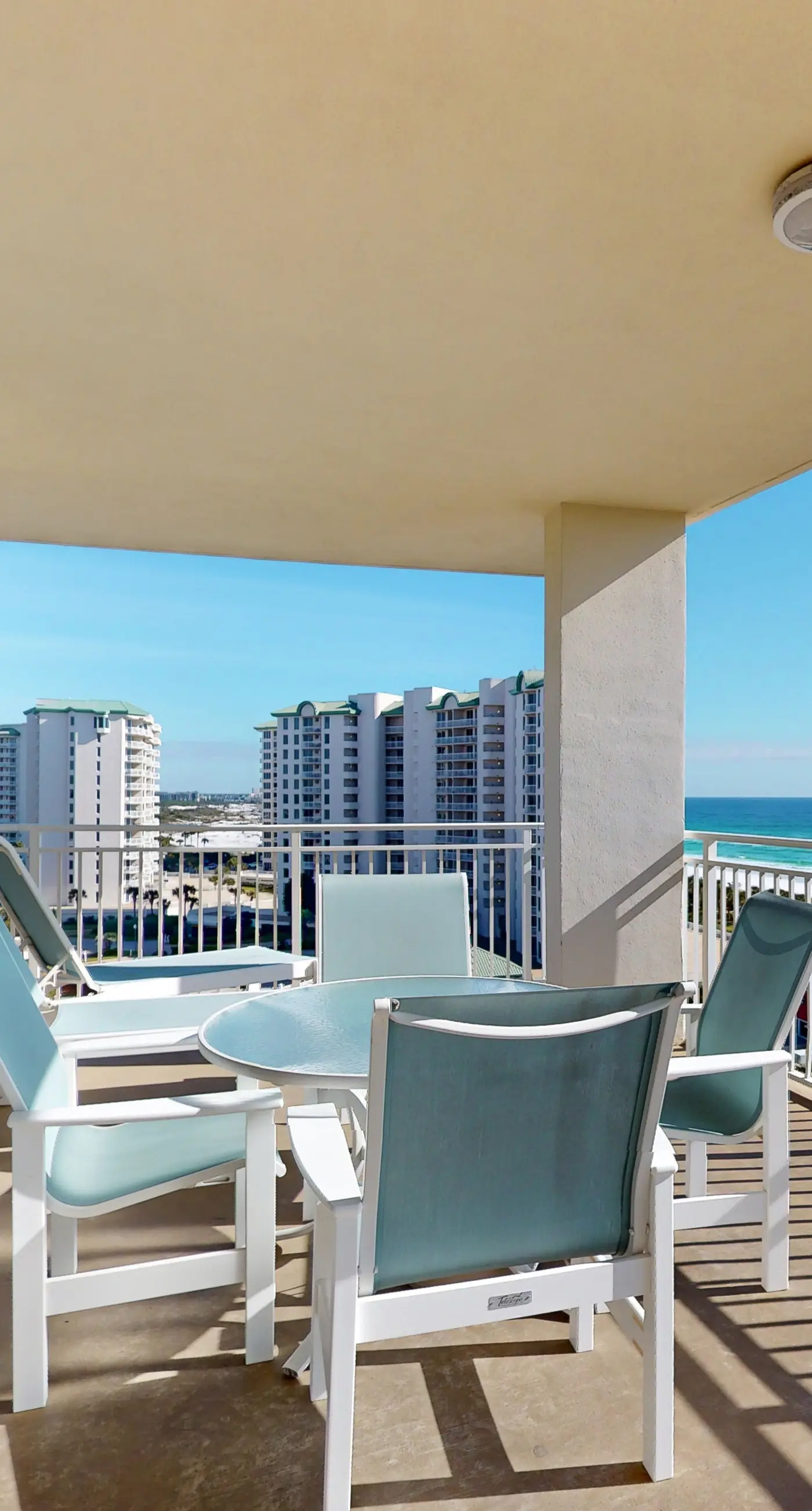 Inviting & bright condo w shared on-site amenities - walk to the beach