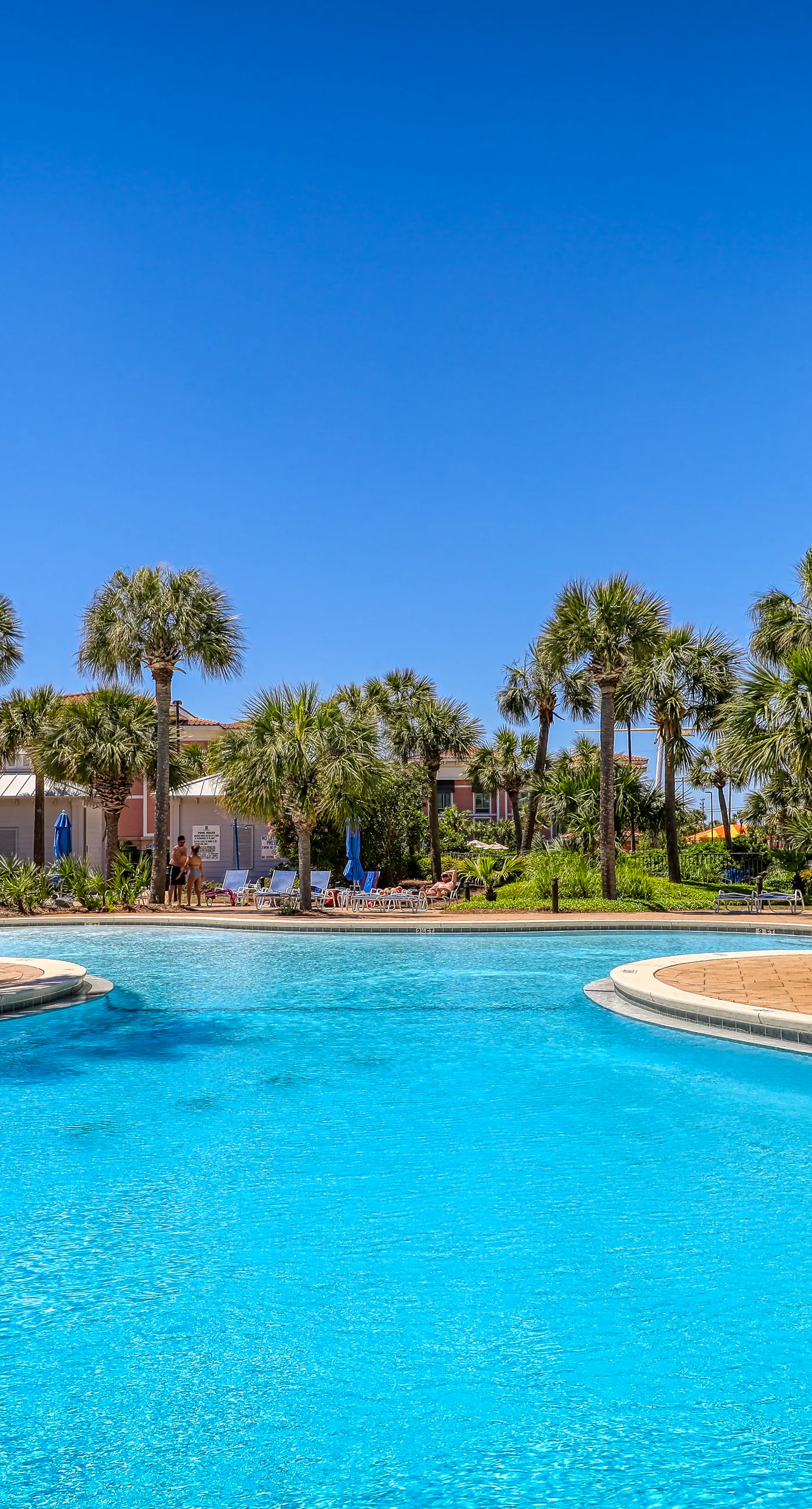 Inviting & bright condo w shared on-site amenities - walk to the beach