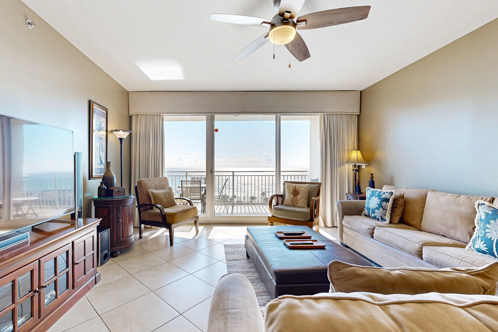 Bright & sleek condo w/shared pool, fitness center, grill area - water views