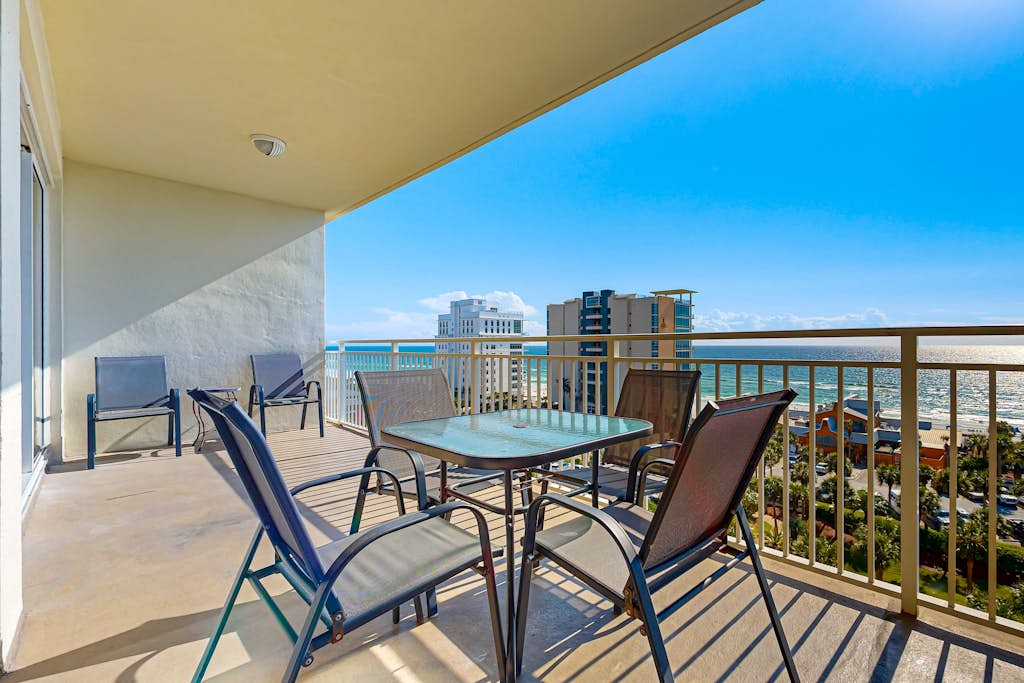 Bright & sleek condo w/shared pool, fitness center, grill area - water views