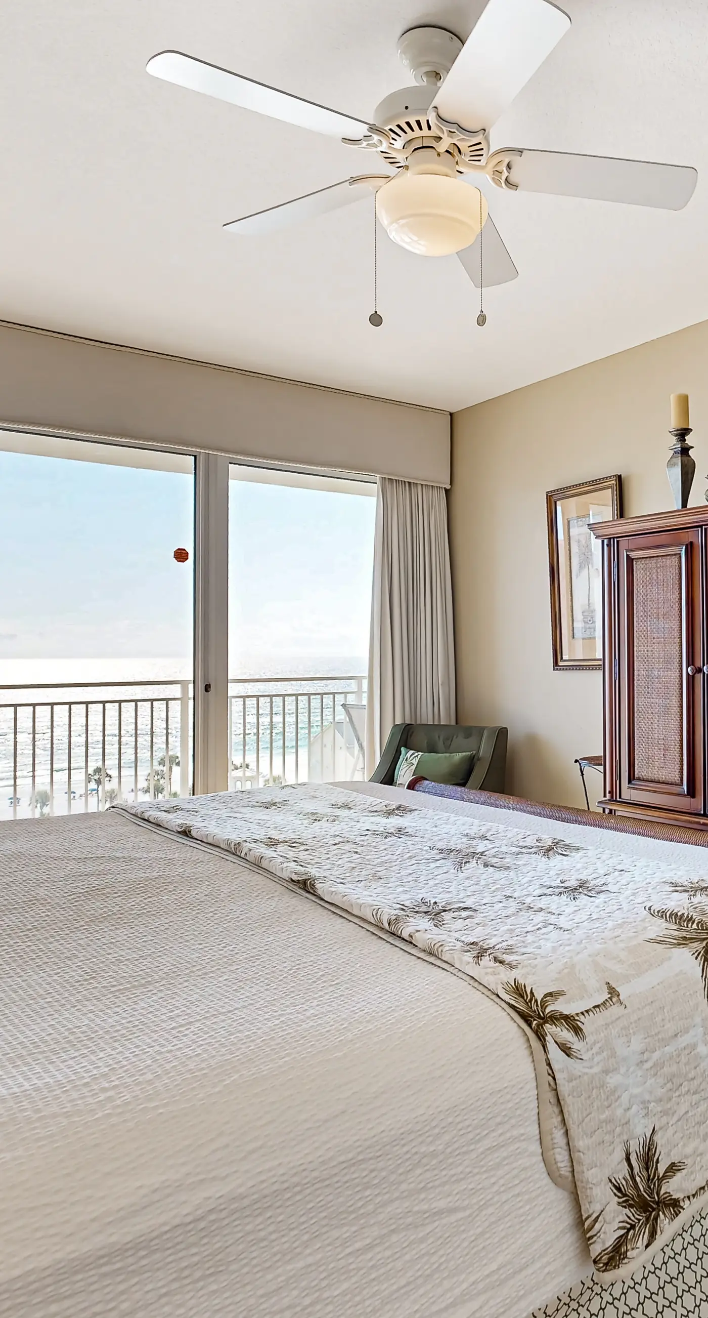 Bright & sleek condo w/shared pool, fitness center, grill area - water views