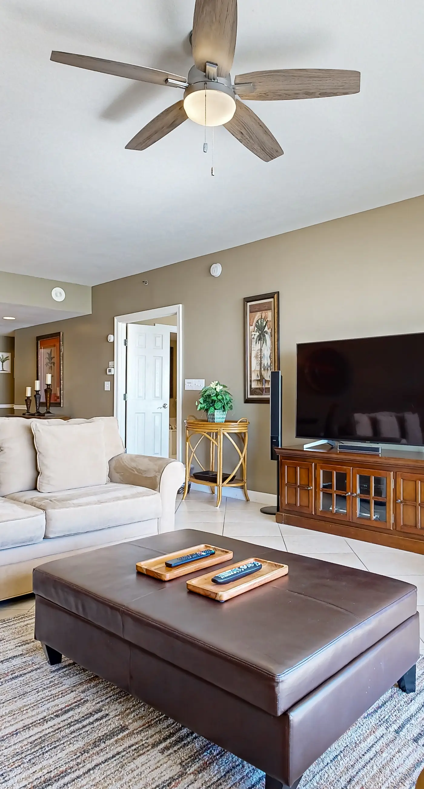 Bright & sleek condo w/shared pool, fitness center, grill area - water views