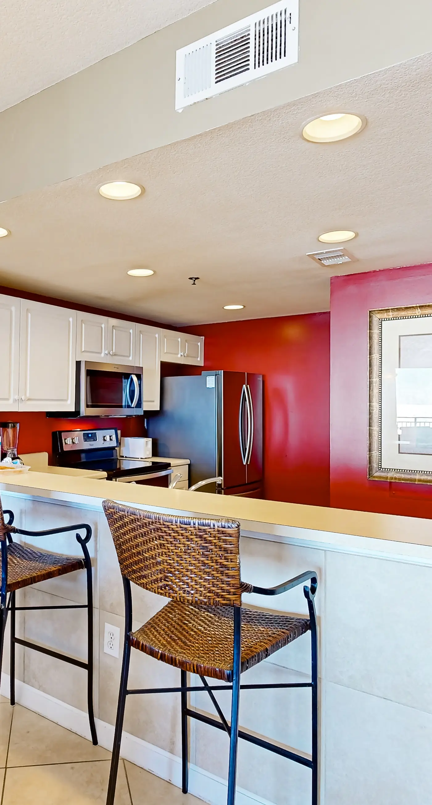 Bright & sleek condo w/shared pool, fitness center, grill area - water views
