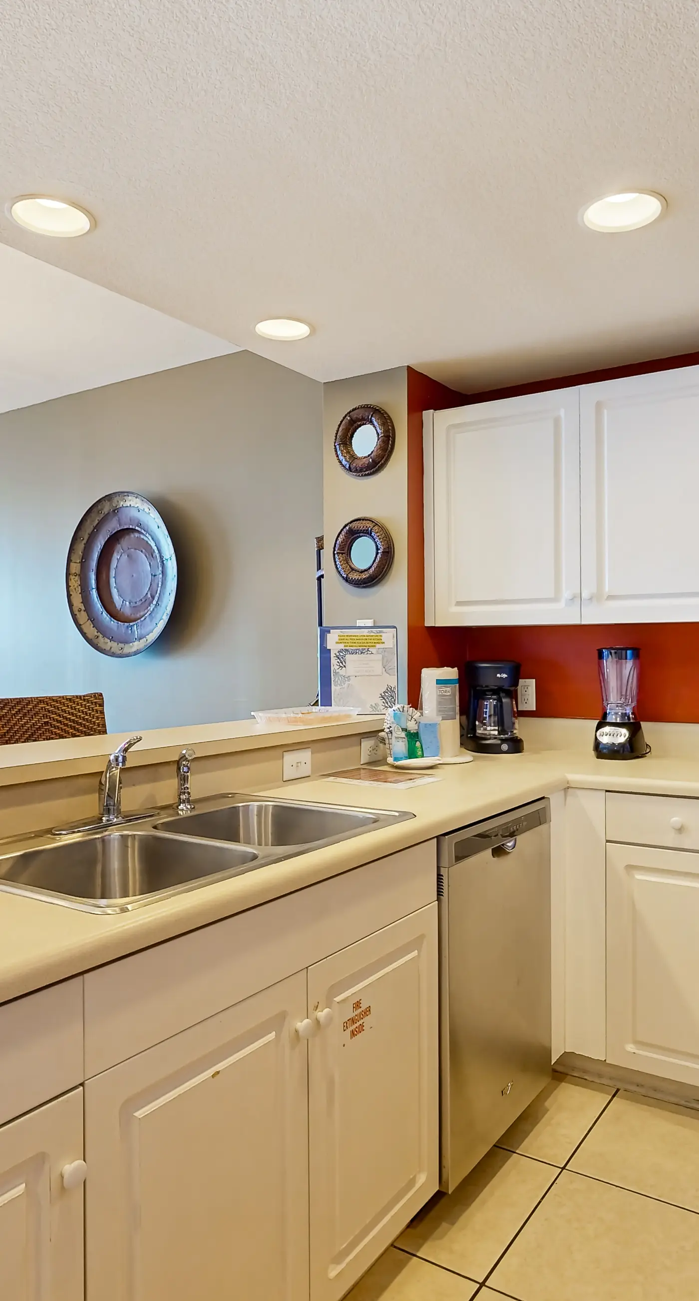 Bright & sleek condo w/shared pool, fitness center, grill area - water views