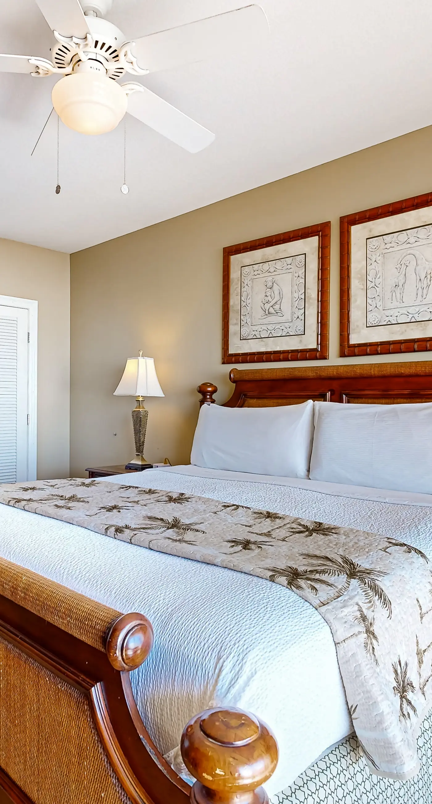 Bright & sleek condo w/shared pool, fitness center, grill area - water views