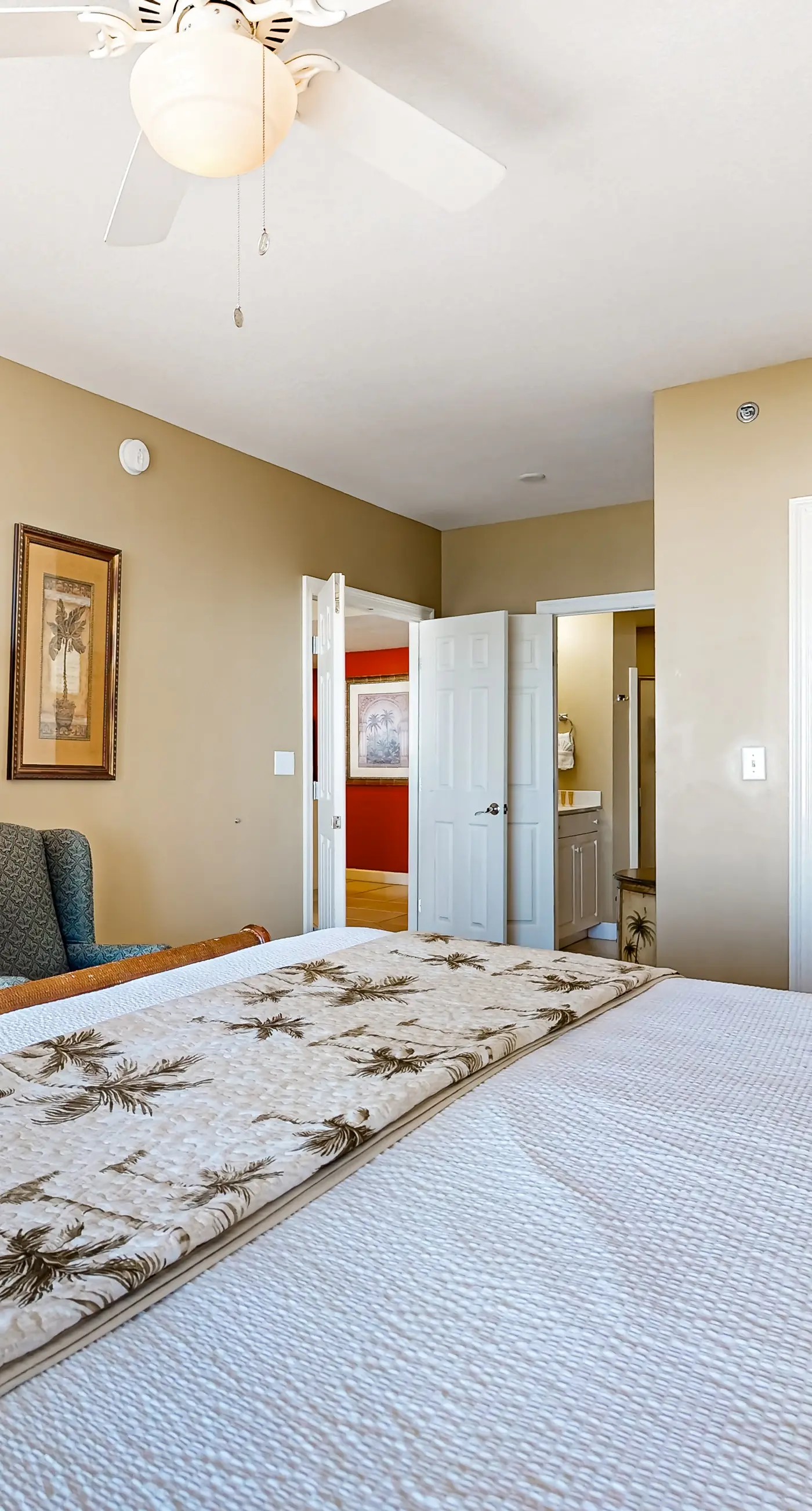 Bright & sleek condo w/shared pool, fitness center, grill area - water views