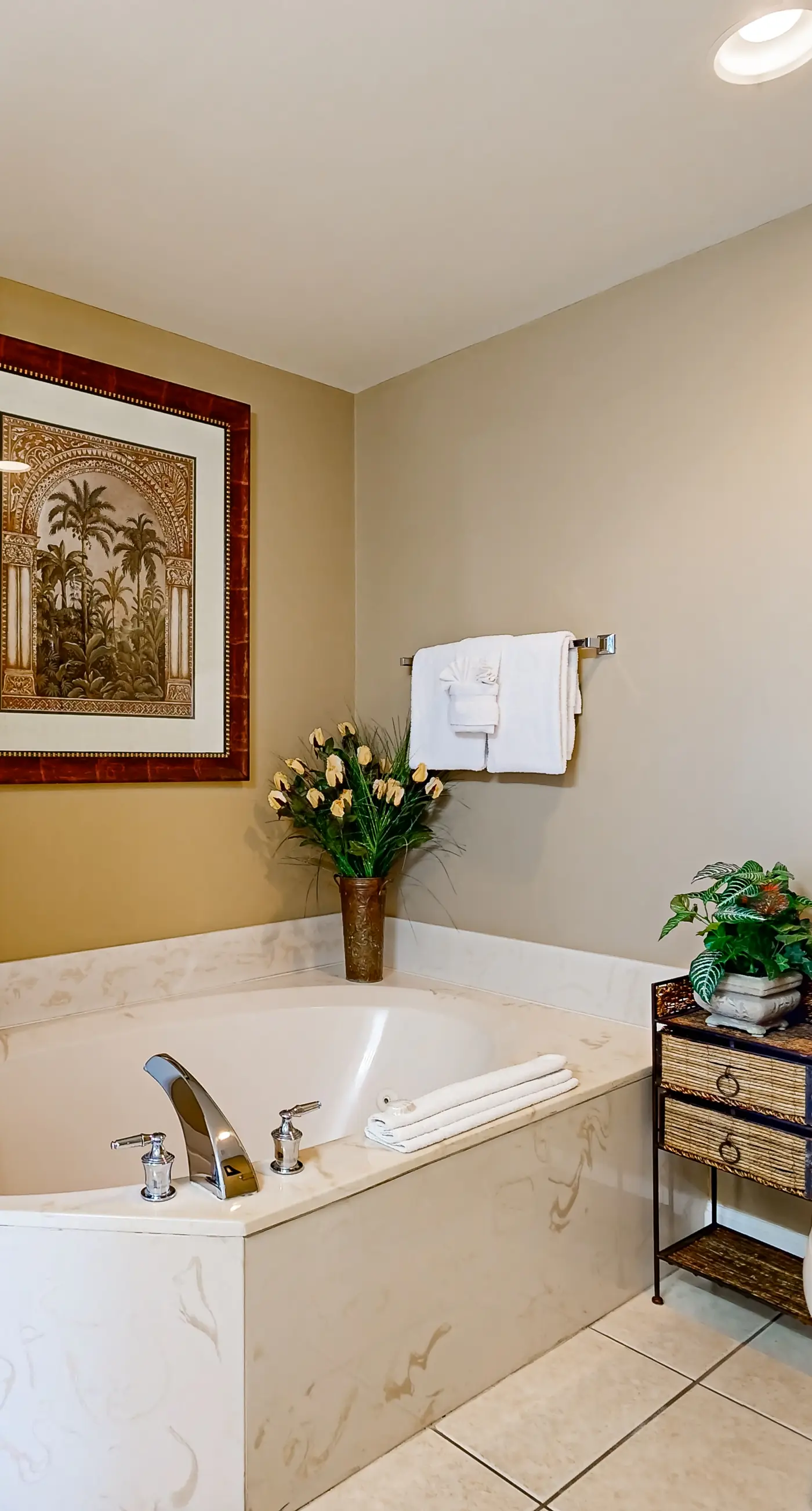 Bright & sleek condo w/shared pool, fitness center, grill area - water views