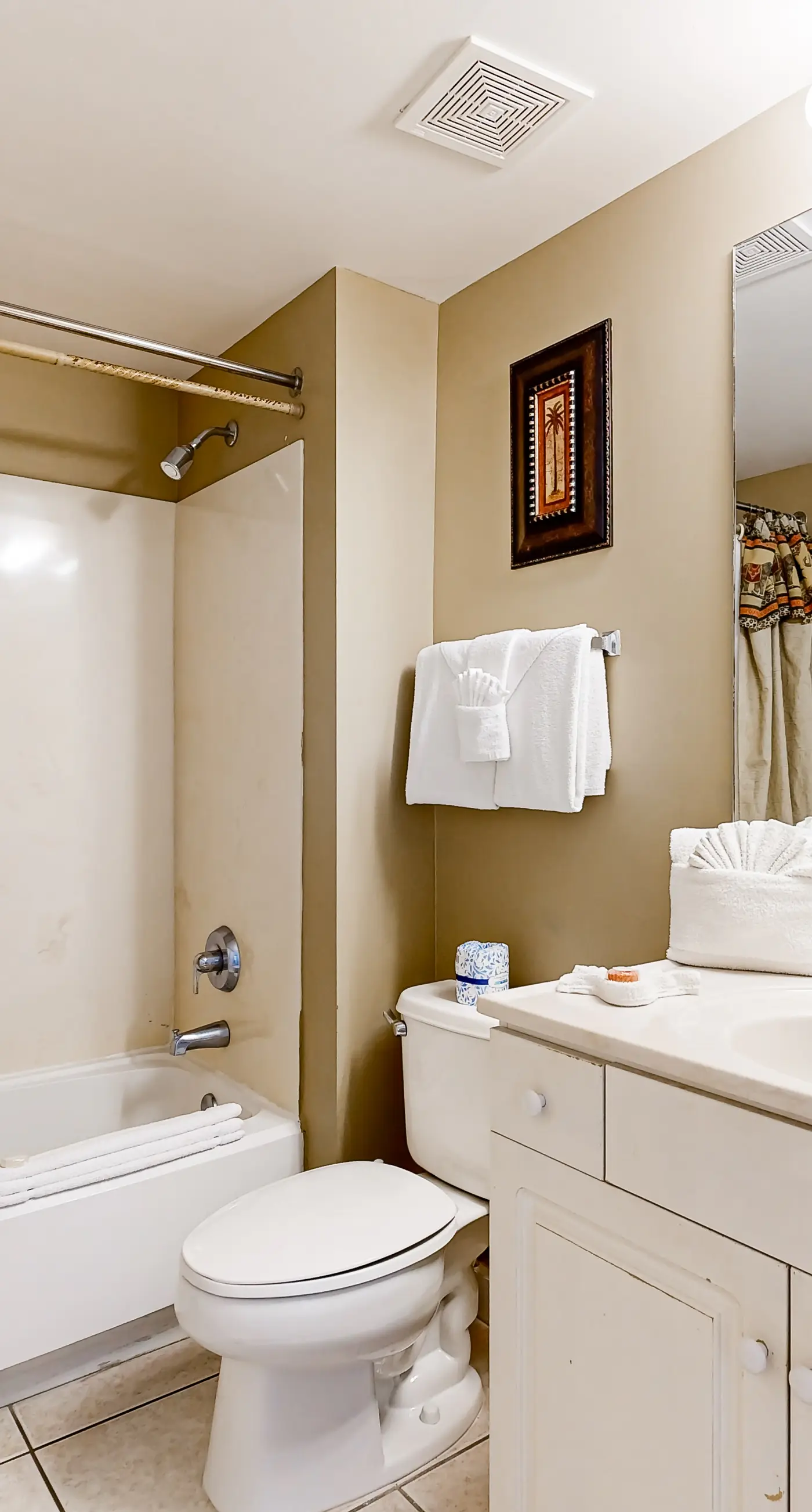 Bright & sleek condo w/shared pool, fitness center, grill area - water views