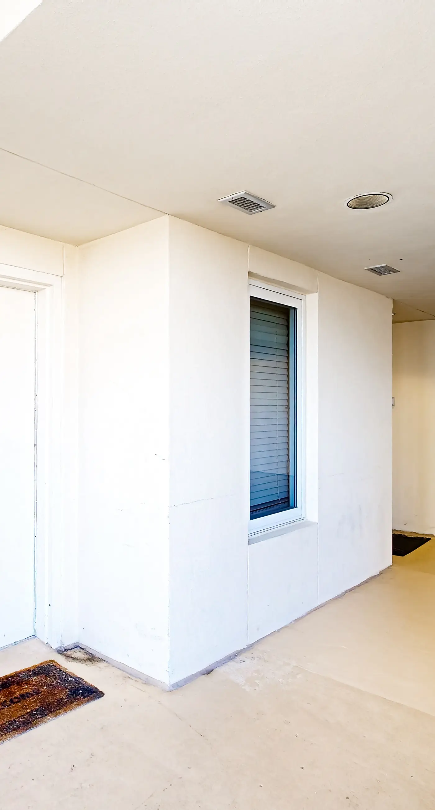 Bright & sleek condo w/shared pool, fitness center, grill area - water views