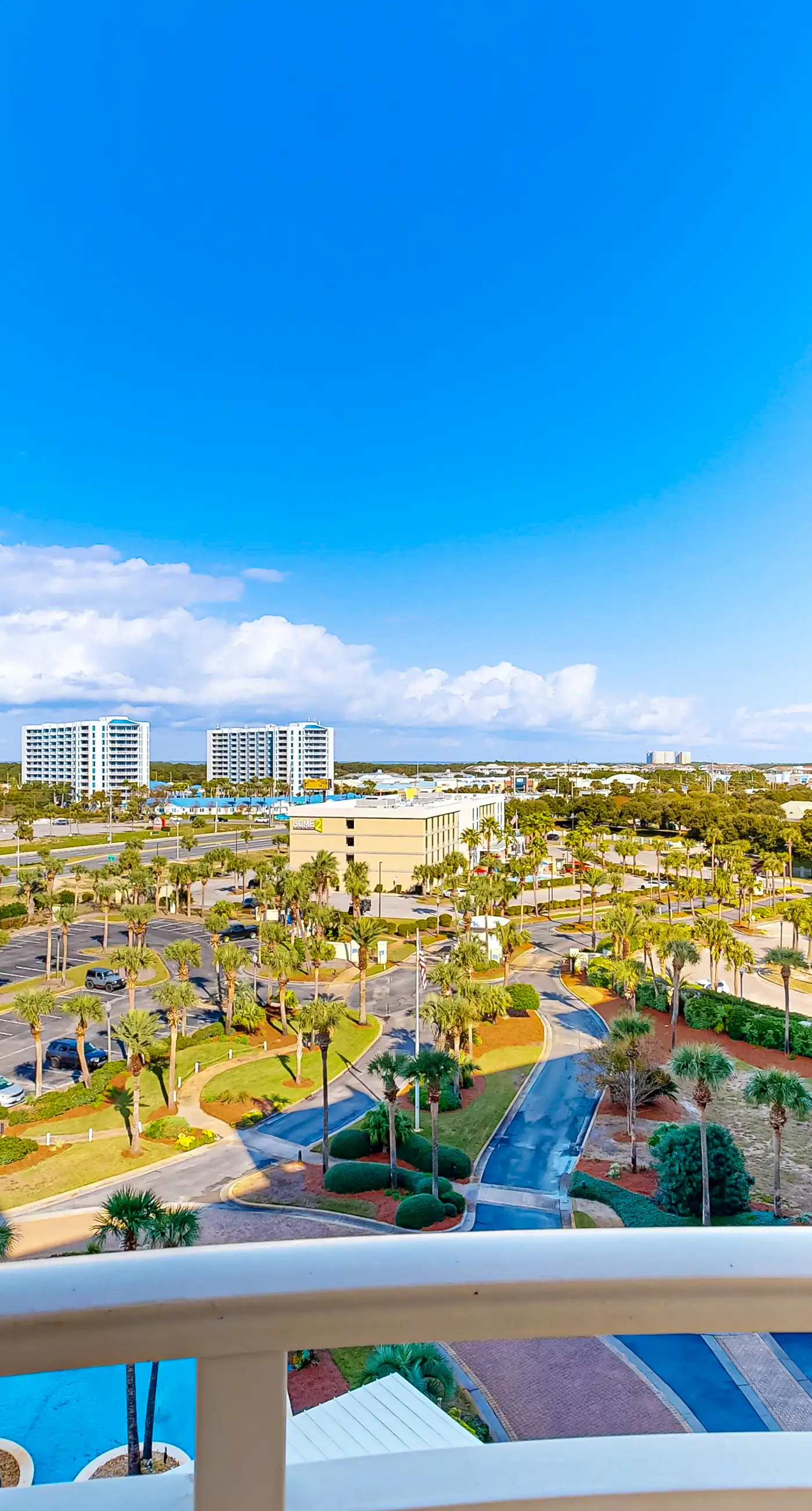 Bright & sleek condo w/shared pool, fitness center, grill area - water views