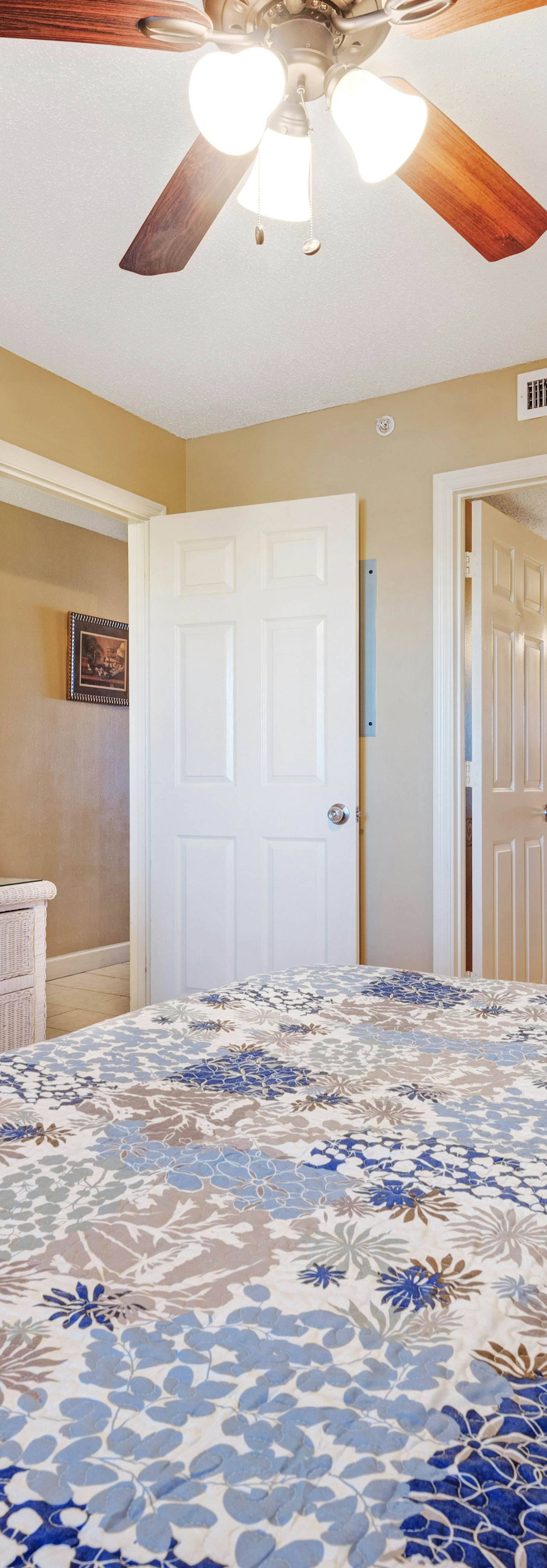 Ocean-view condo with central AC, pool & hot tub access & balcony