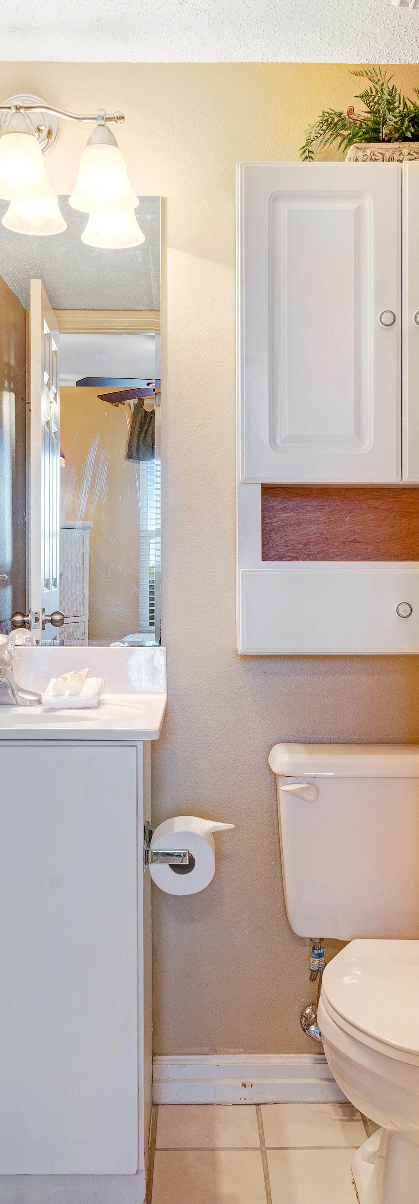 Ocean-view condo with central AC, pool & hot tub access & balcony