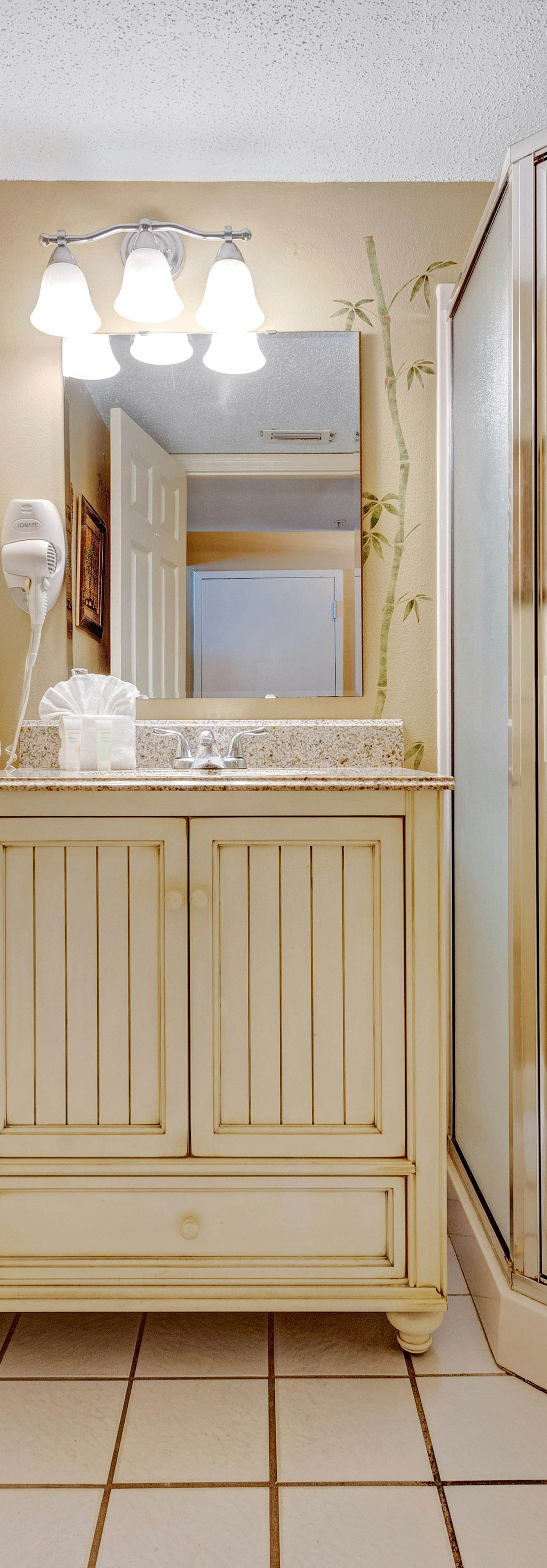 Ocean-view condo with central AC, pool & hot tub access & balcony