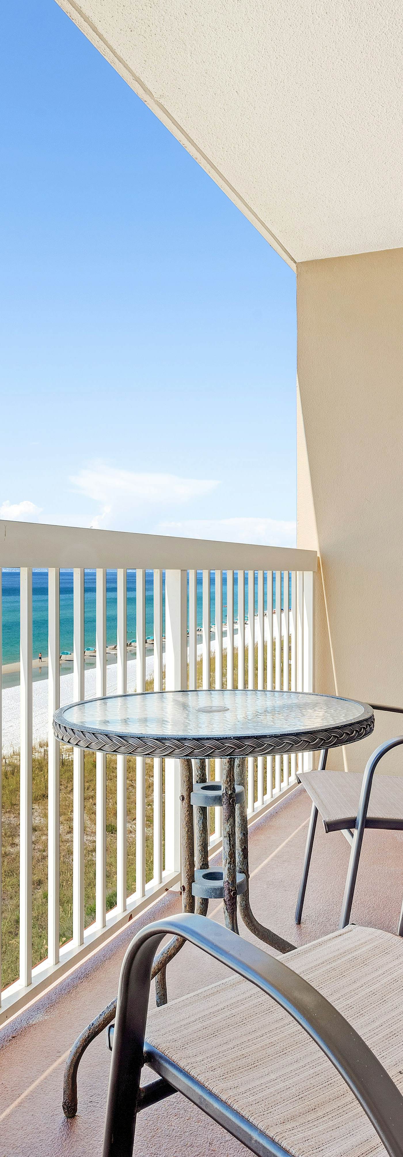 Ocean-view condo with central AC, pool & hot tub access & balcony