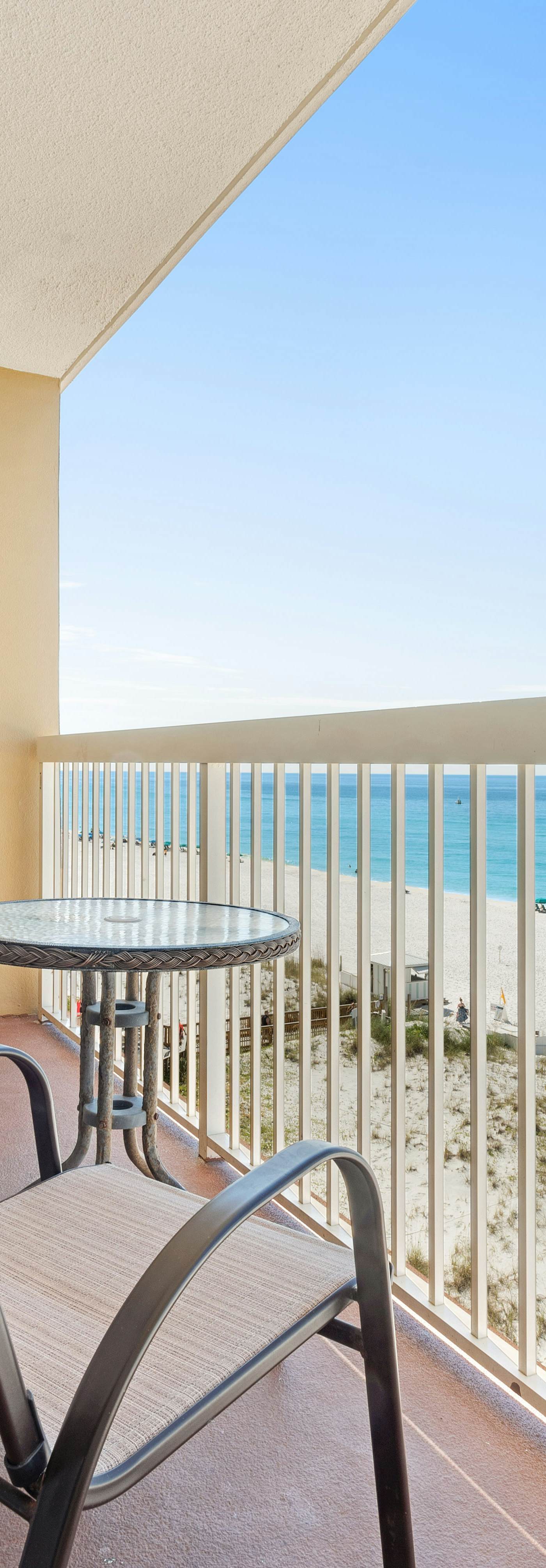 Ocean-view condo with central AC, pool & hot tub access & balcony