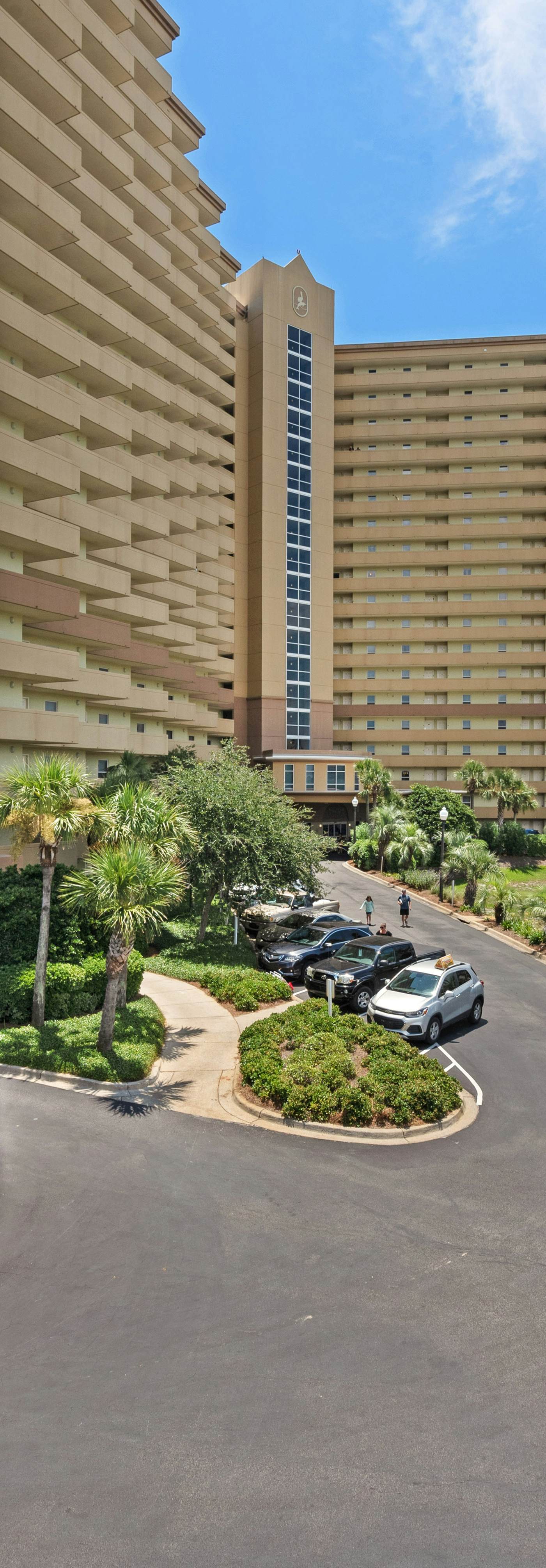 Ocean-view condo with central AC, pool & hot tub access & balcony