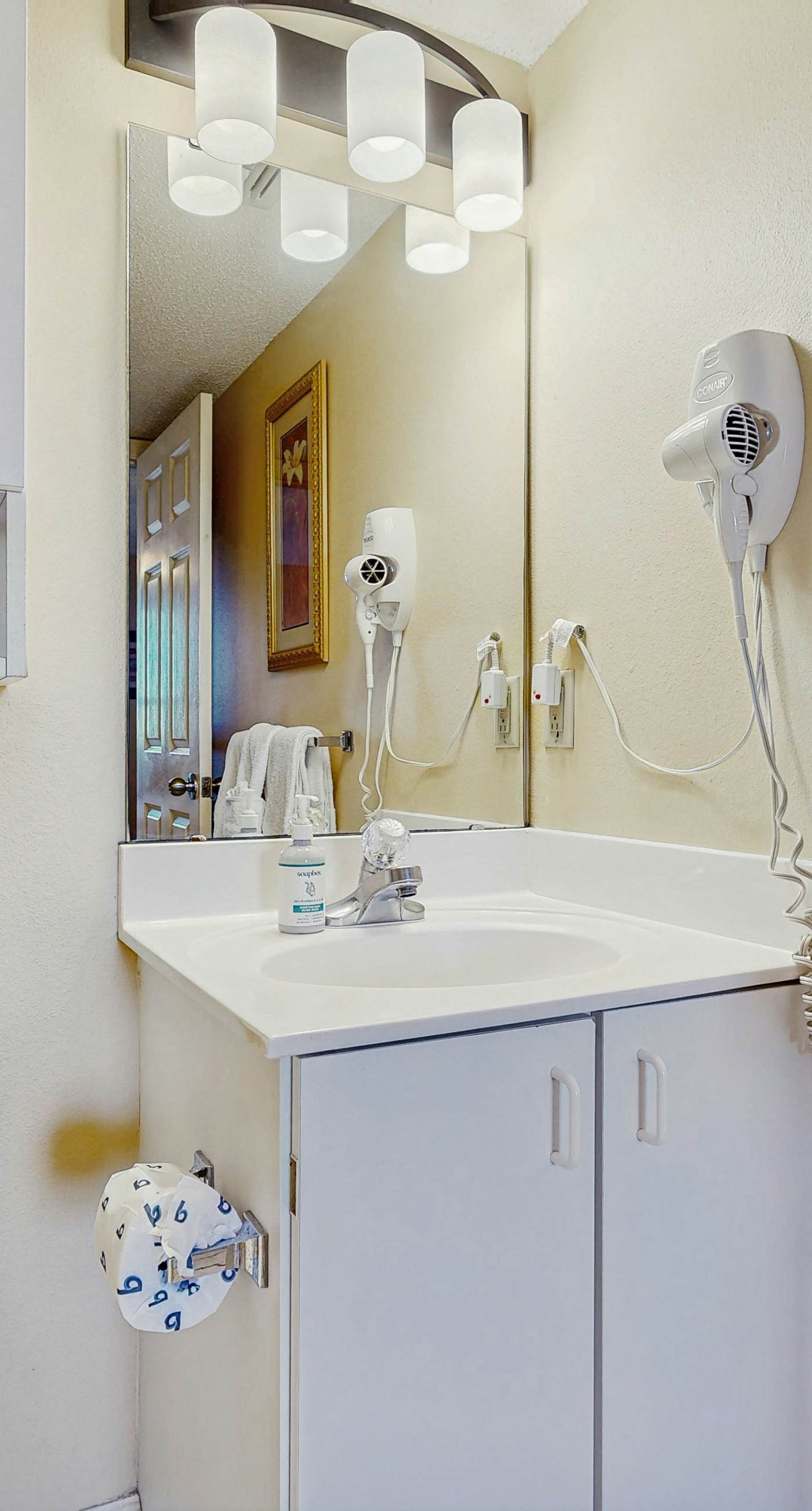 5th-floor condo with patio, pool & ocean views