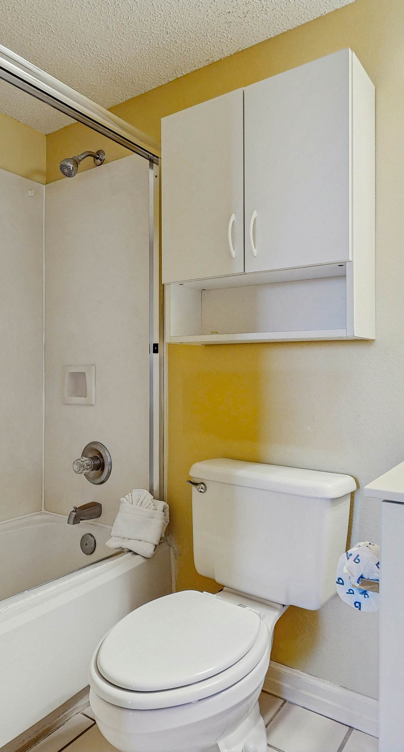 5th-floor condo with patio, pool & ocean views