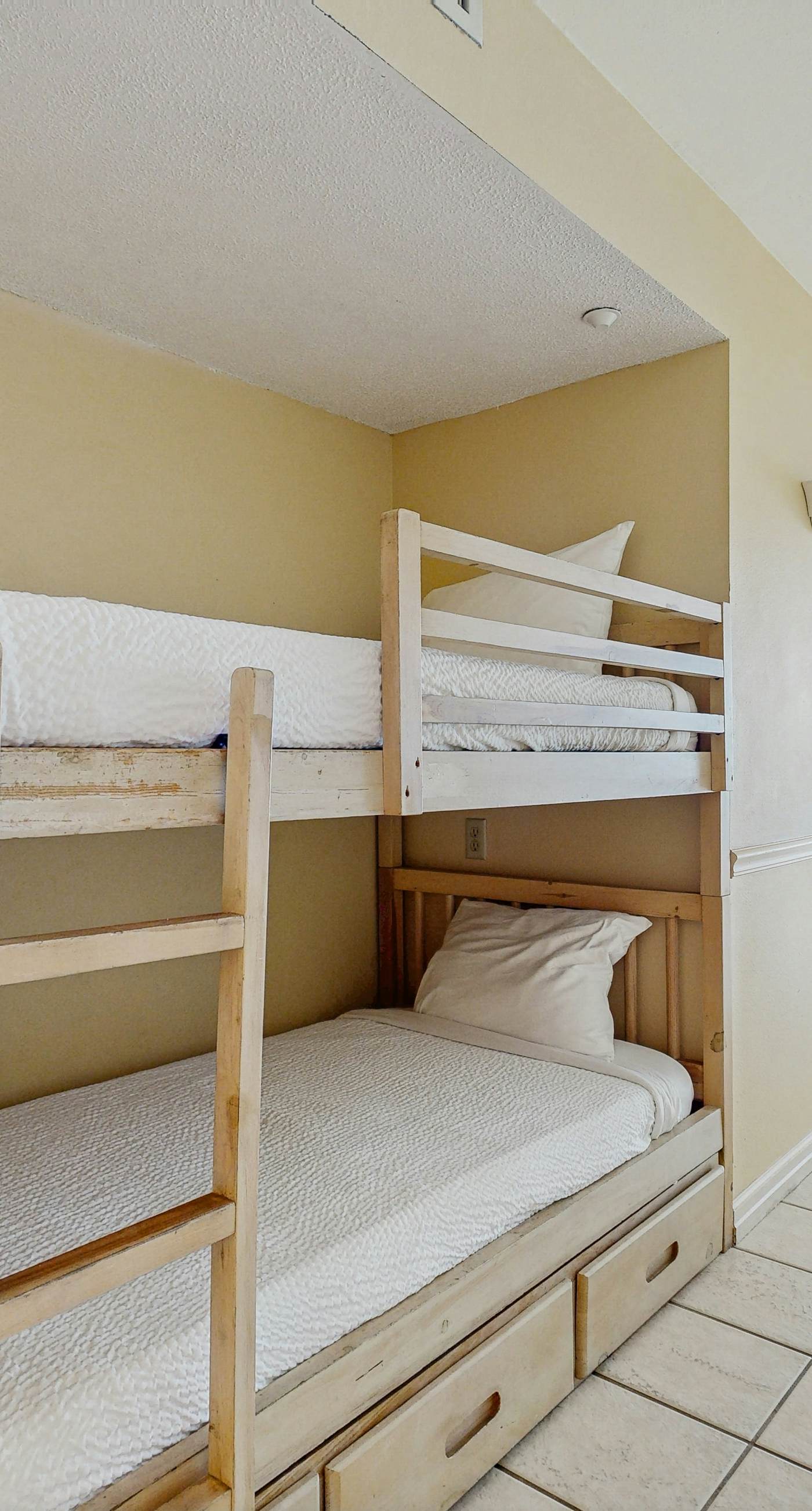 5th-floor condo with patio, pool & ocean views