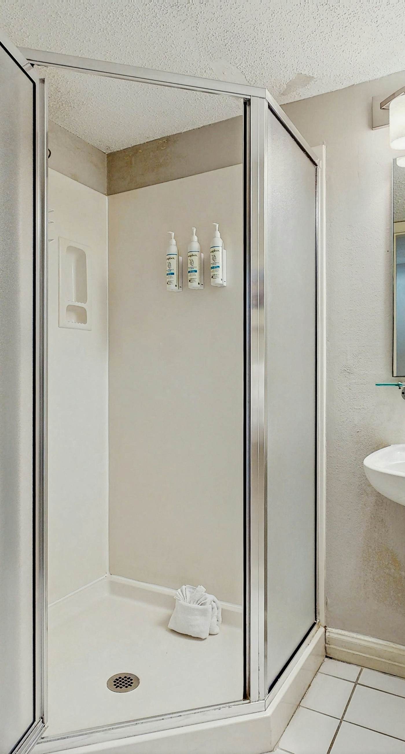 5th-floor condo with patio, pool & ocean views