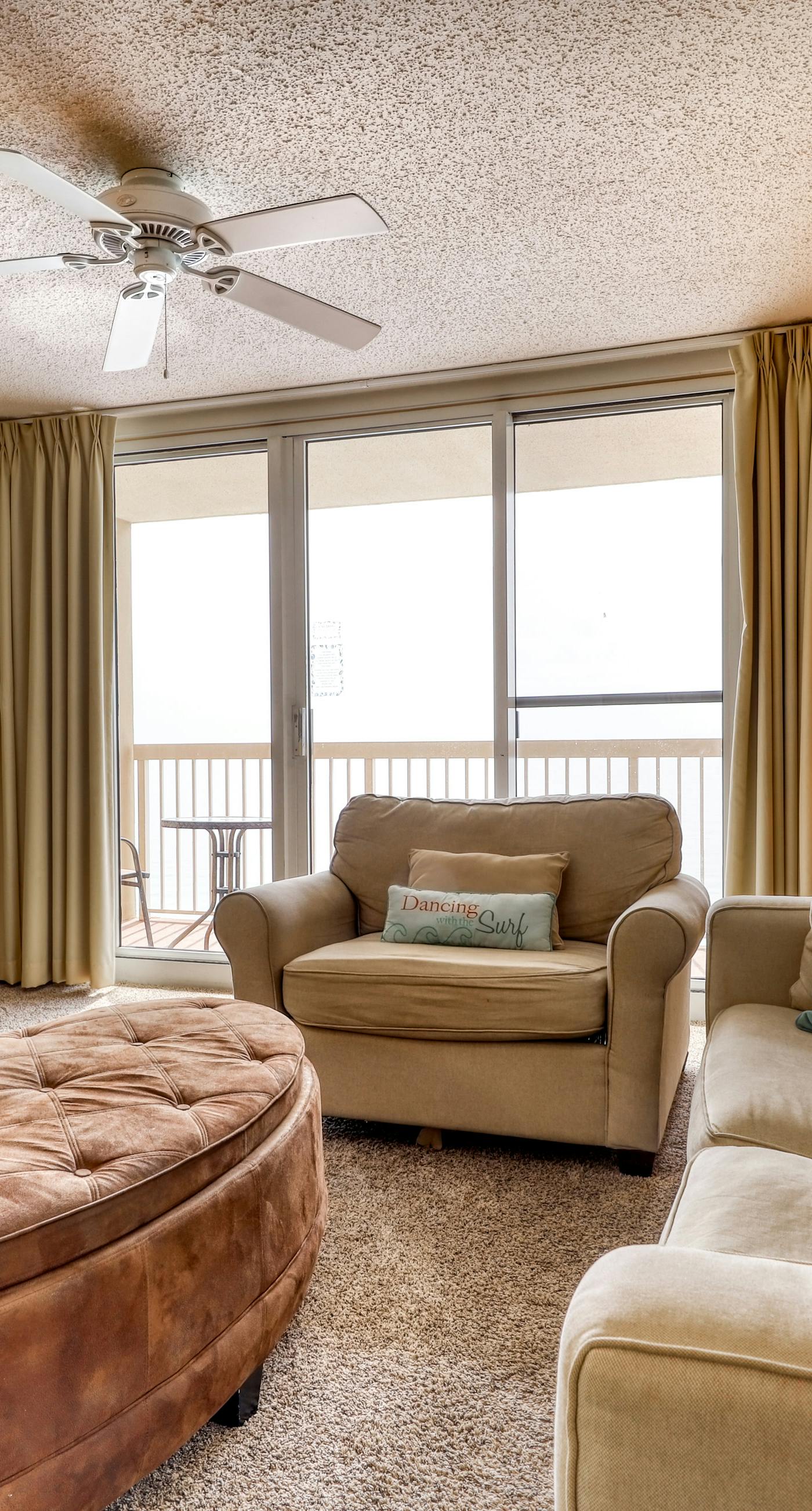 High-rise condo with ocean views, pool & balcony