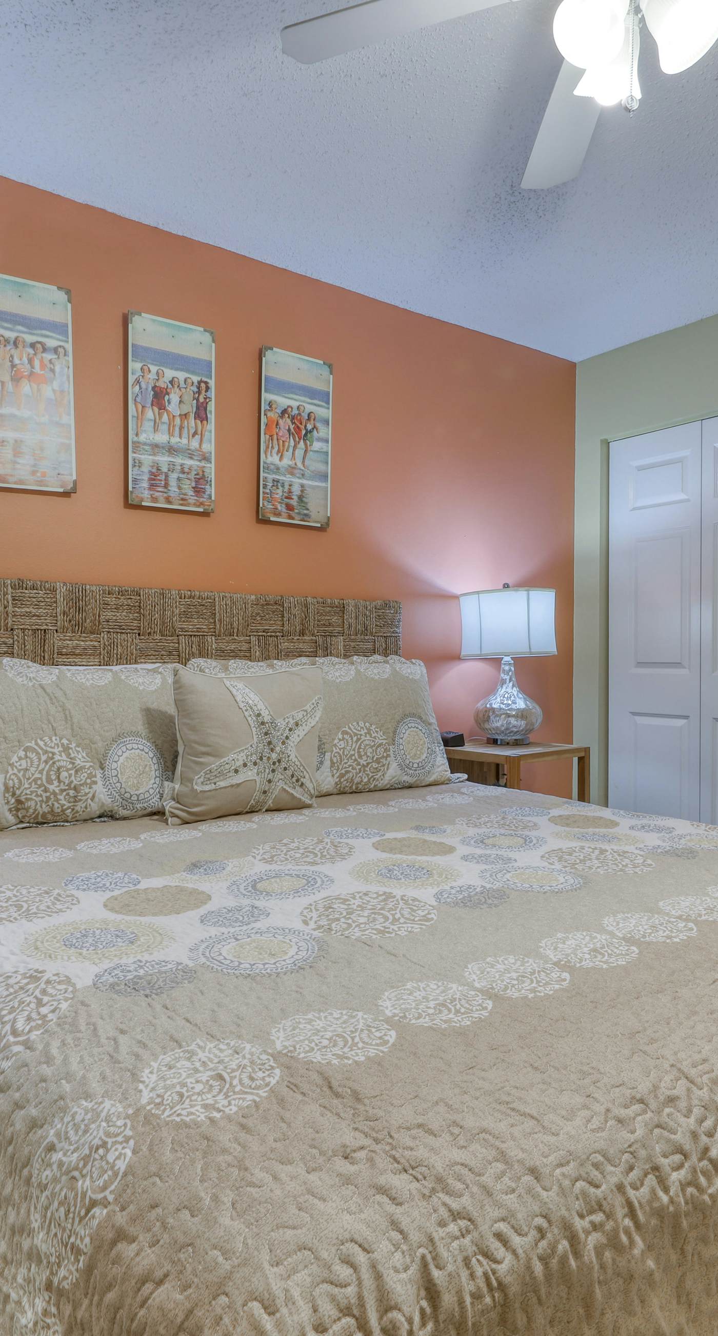 High-rise condo with ocean views, pool & balcony