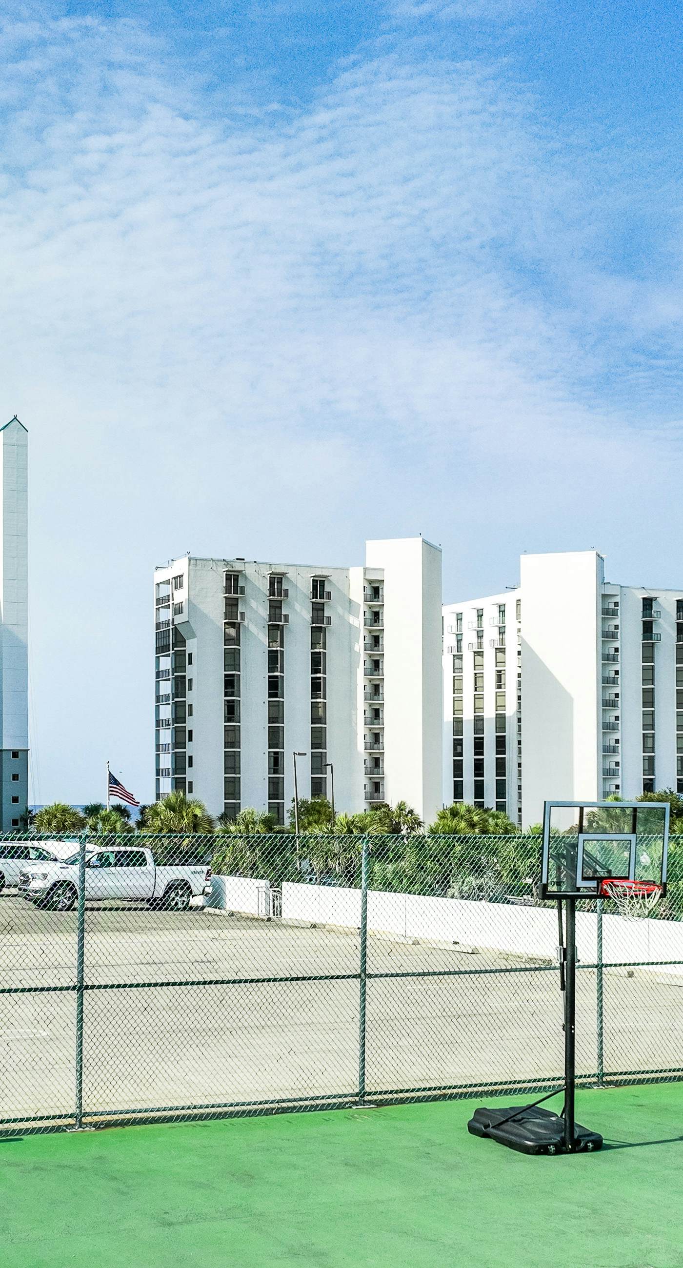 High-rise condo with ocean views, pool & balcony
