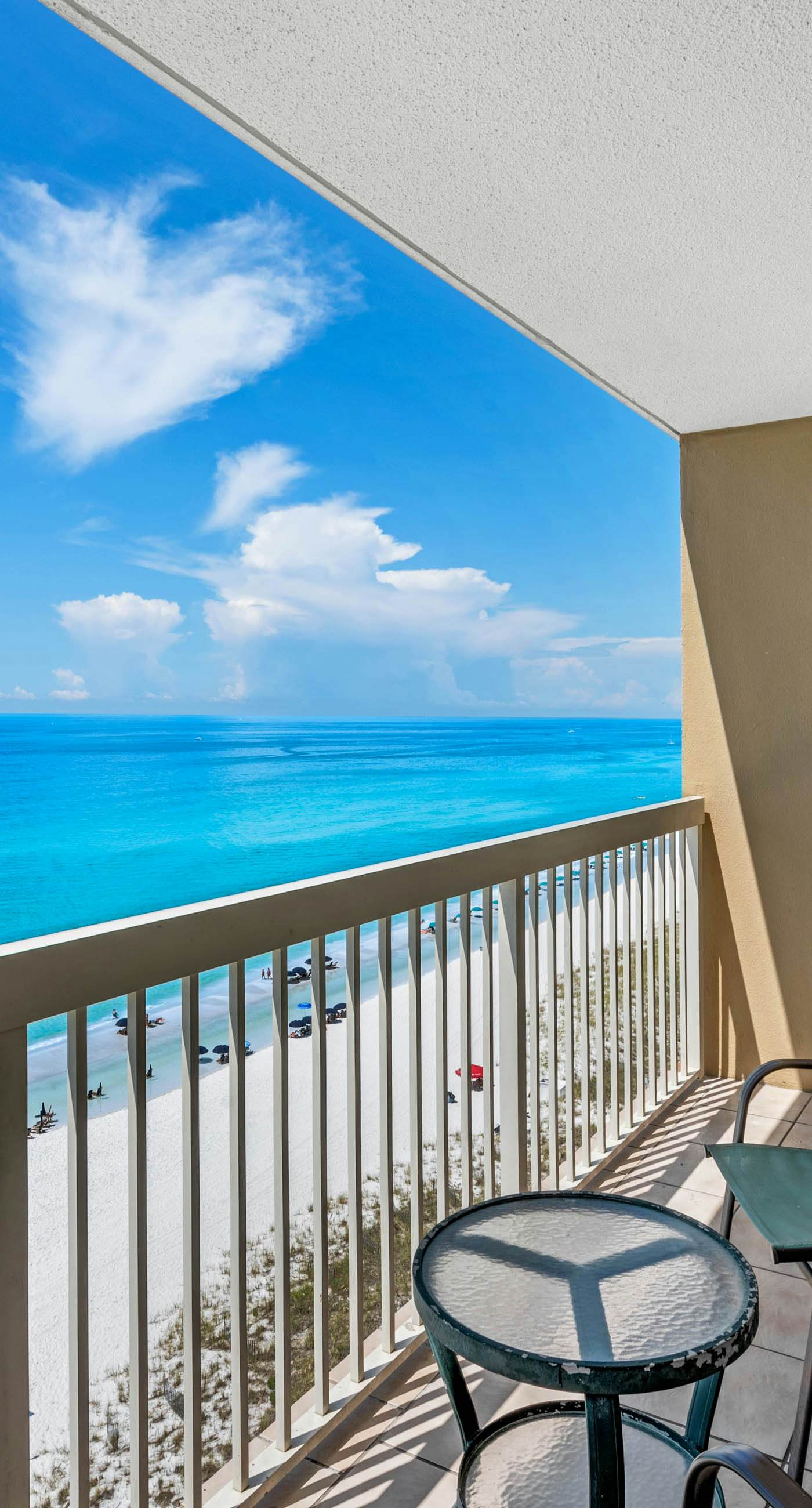 14th-floor condo with Gulf of Mexico views & outdoor pool