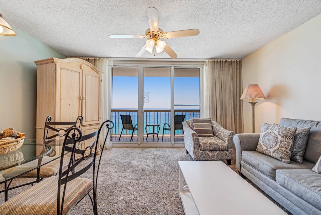 14th-floor condo with Gulf of Mexico views & outdoor pool