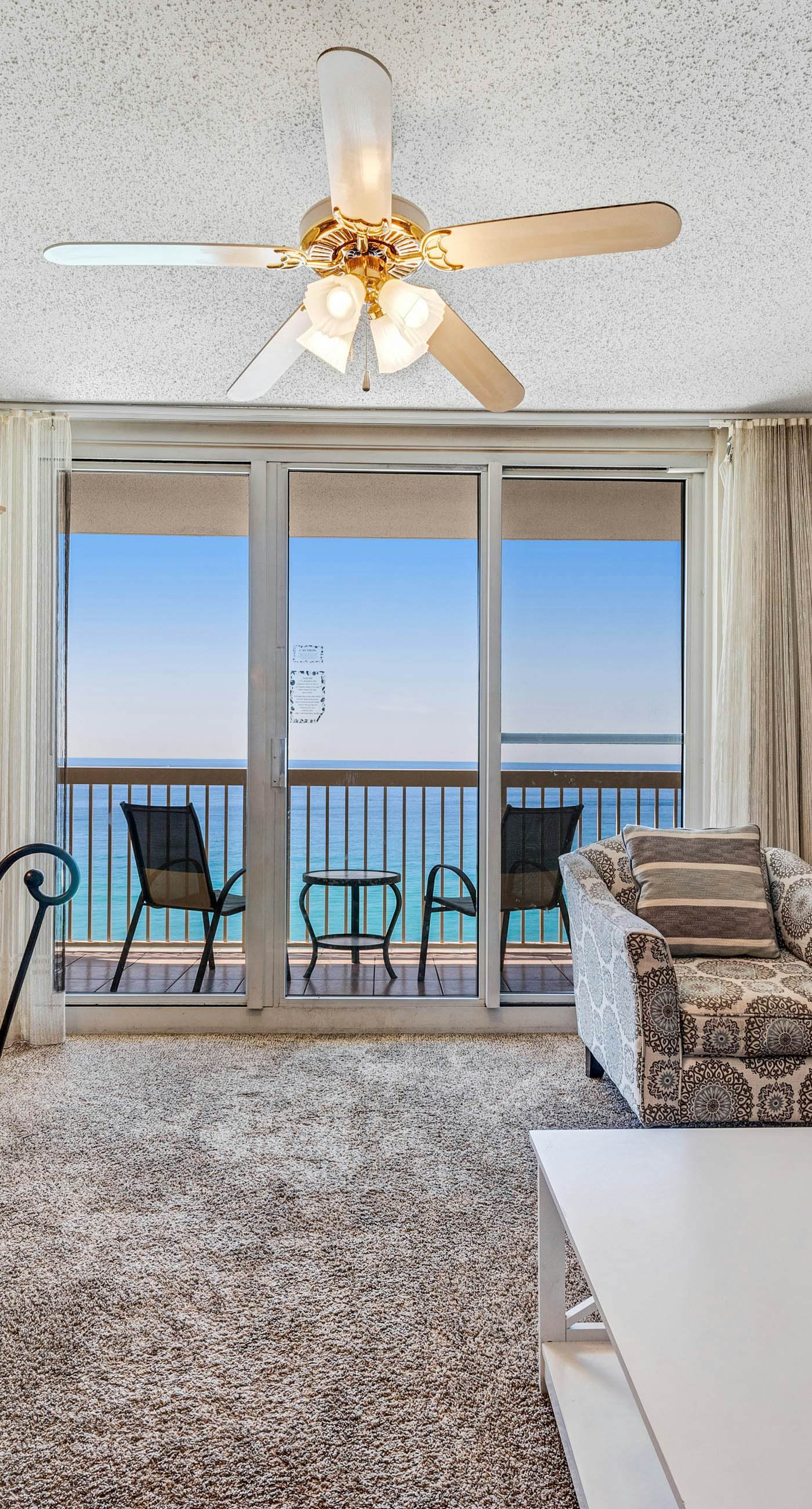 14th-floor condo with Gulf of Mexico views & outdoor pool