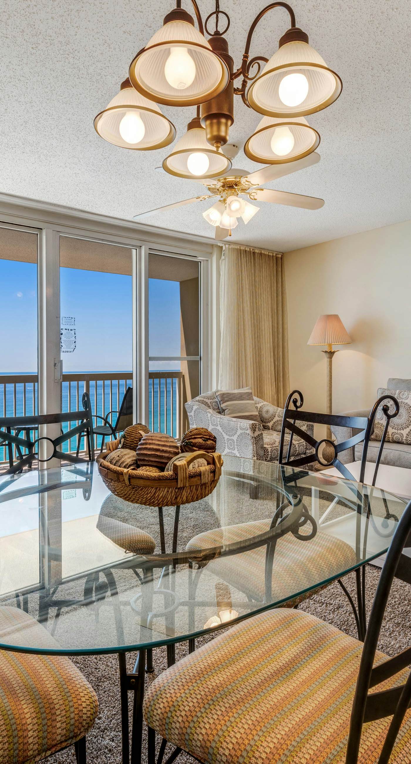 14th-floor condo with Gulf of Mexico views & outdoor pool
