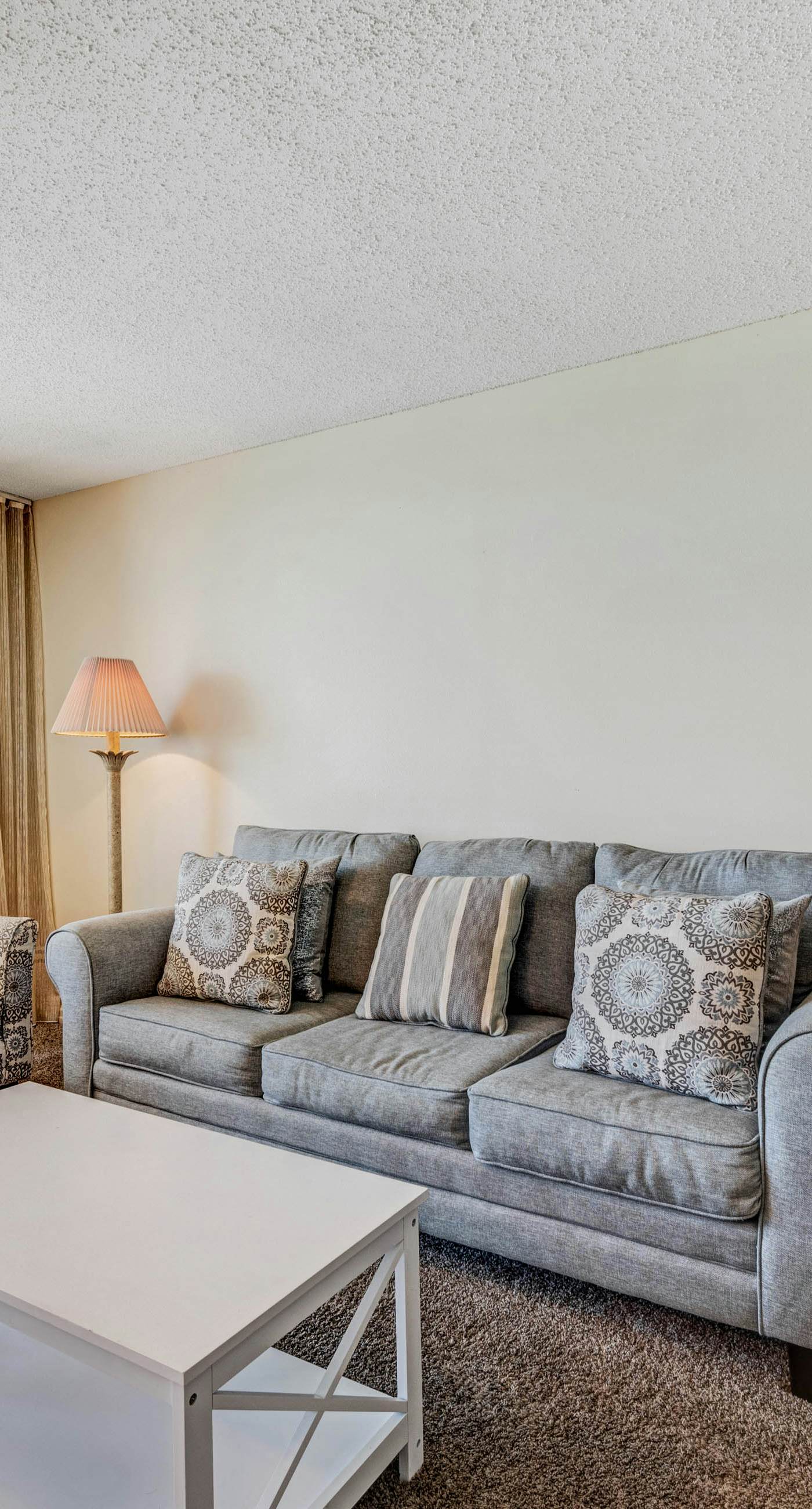 14th-floor condo with Gulf of Mexico views & outdoor pool