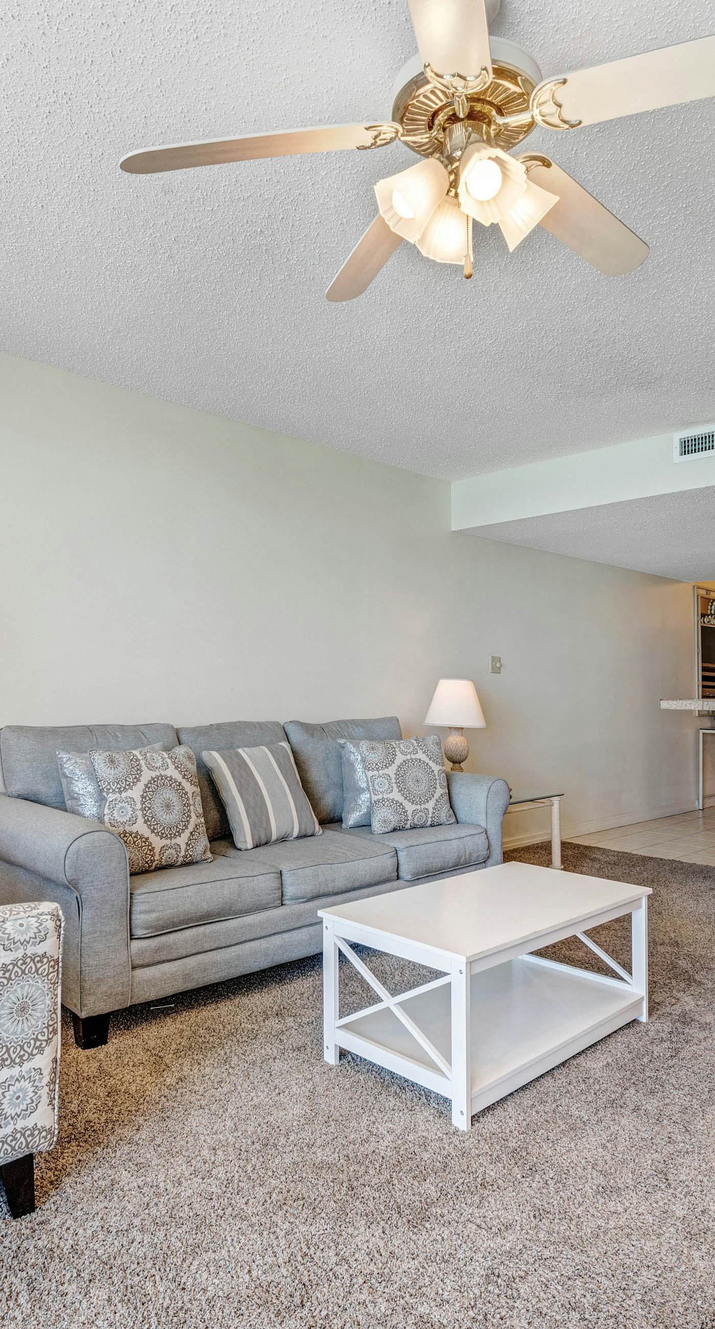 14th-floor condo with Gulf of Mexico views & outdoor pool