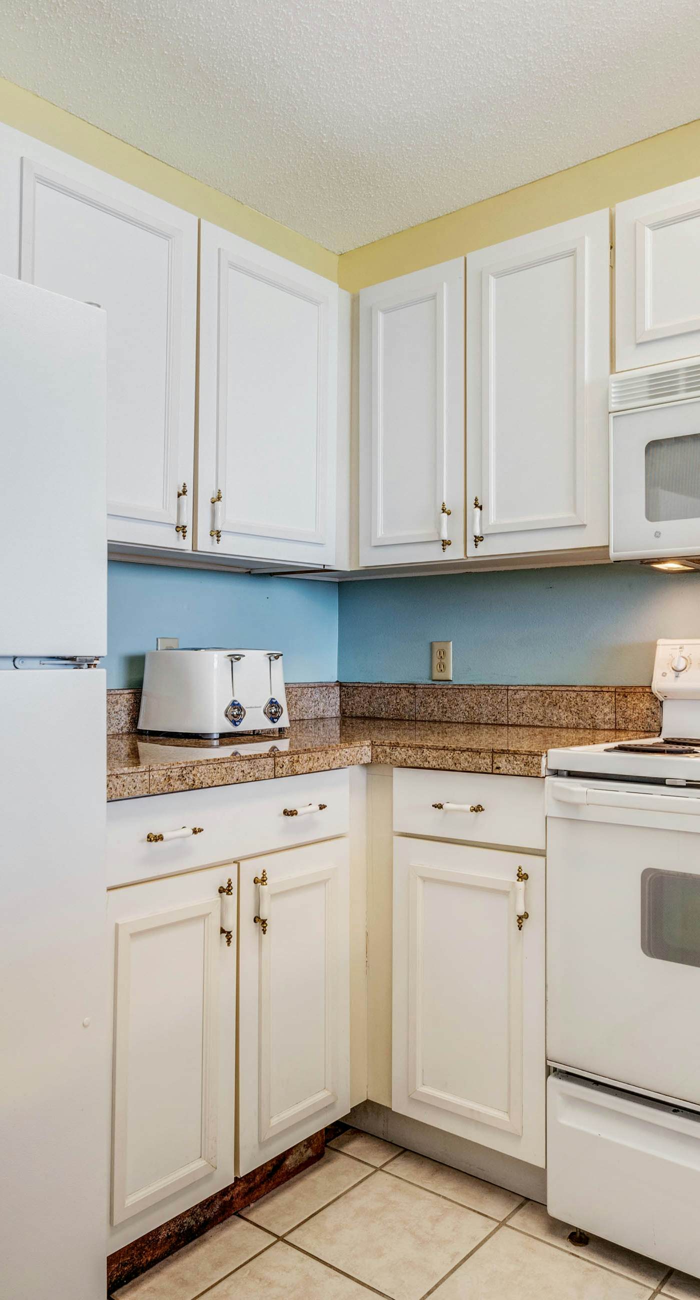 14th-floor condo with Gulf of Mexico views & outdoor pool