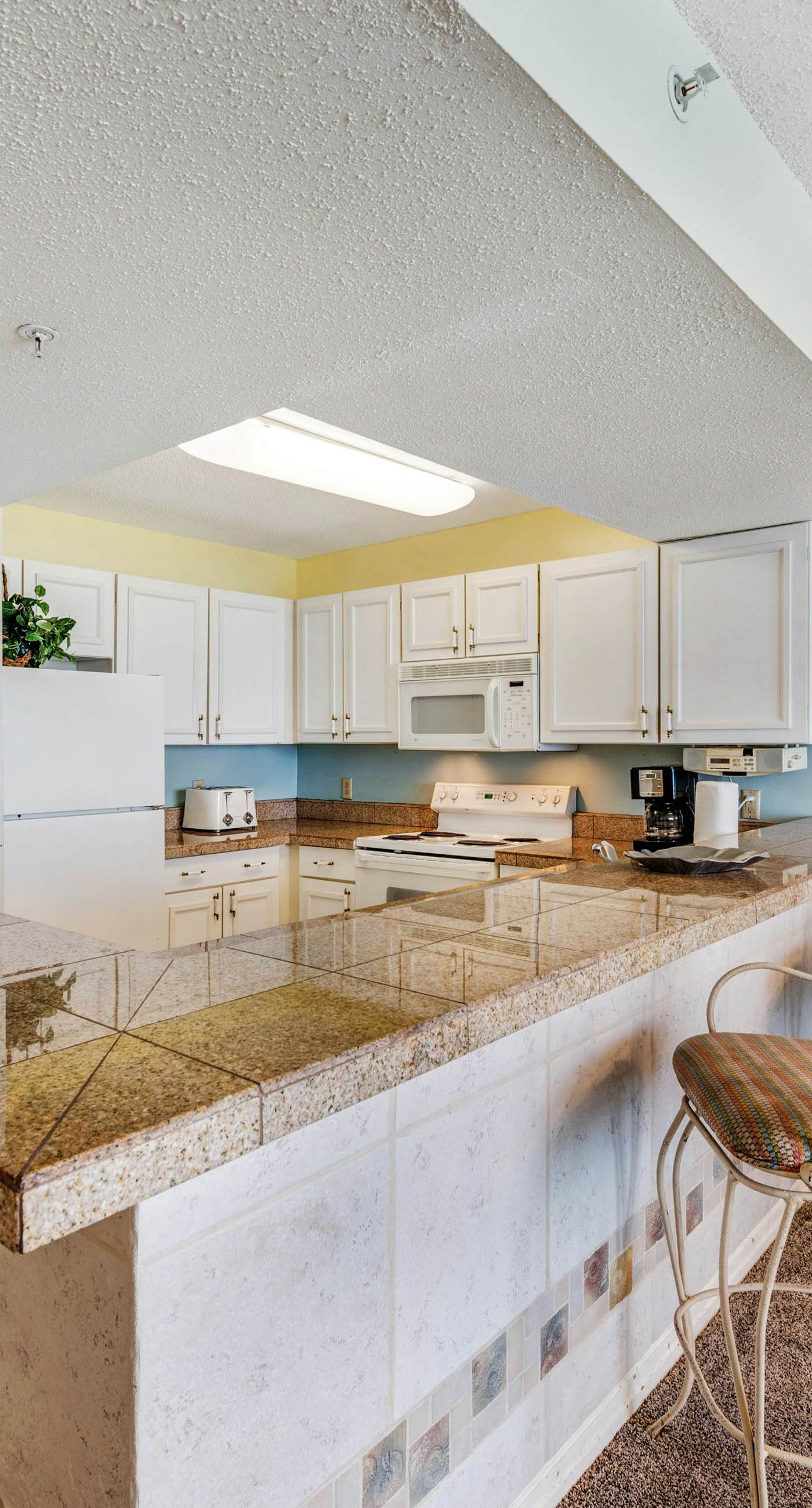 14th-floor condo with Gulf of Mexico views & outdoor pool