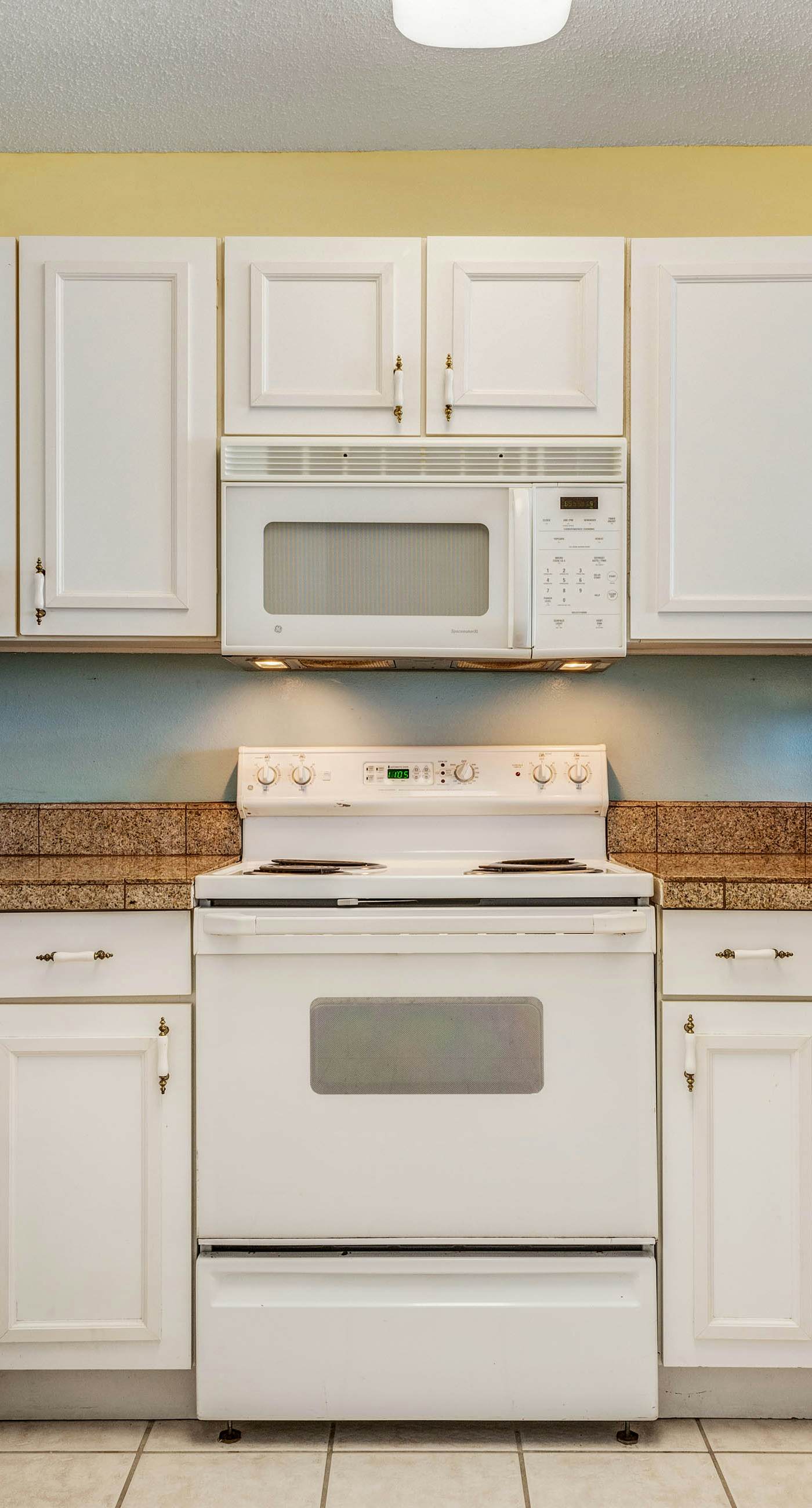 14th-floor condo with Gulf of Mexico views & outdoor pool