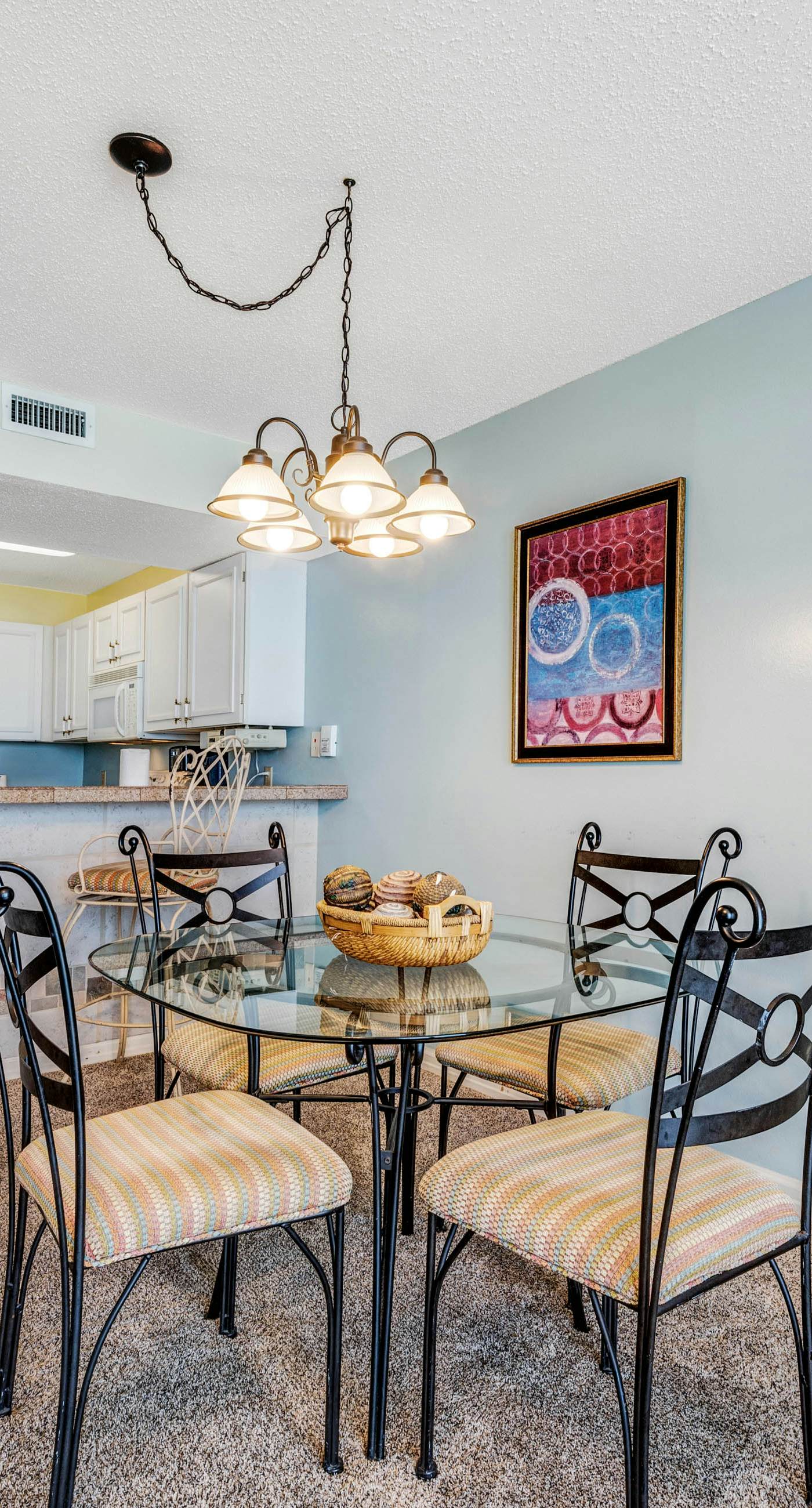 14th-floor condo with Gulf of Mexico views & outdoor pool