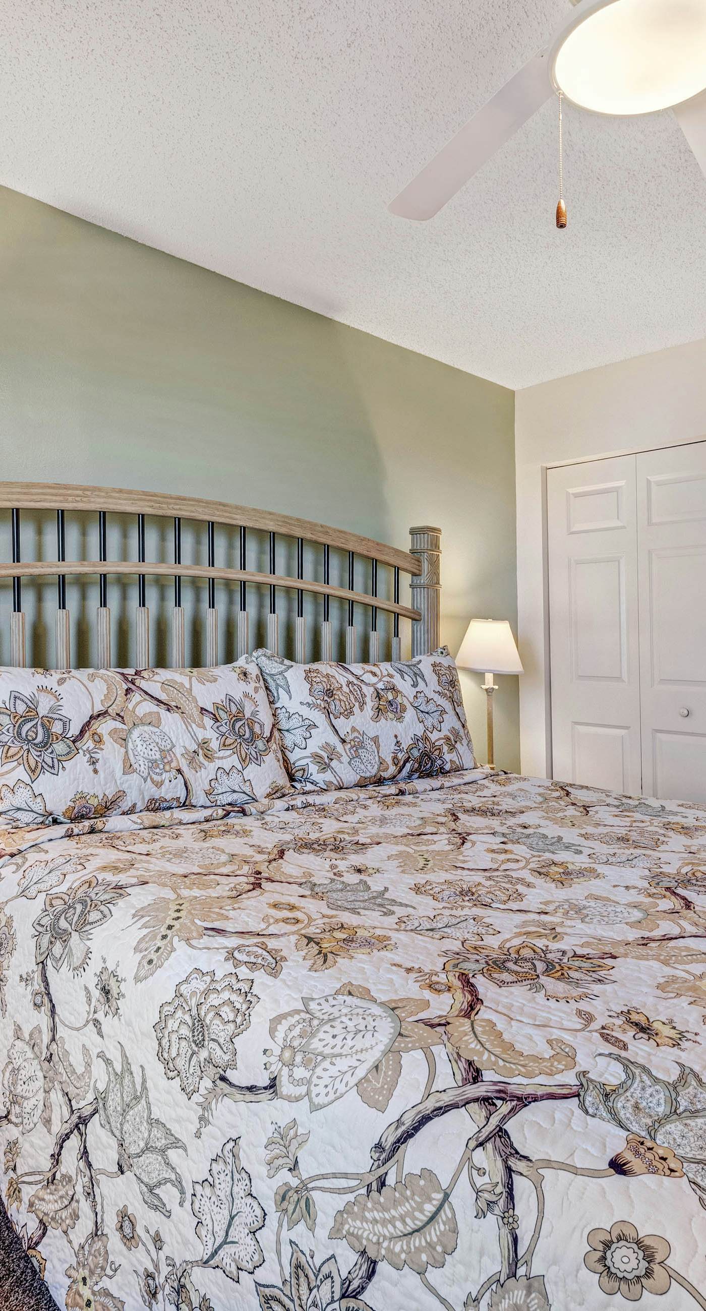 14th-floor condo with Gulf of Mexico views & outdoor pool