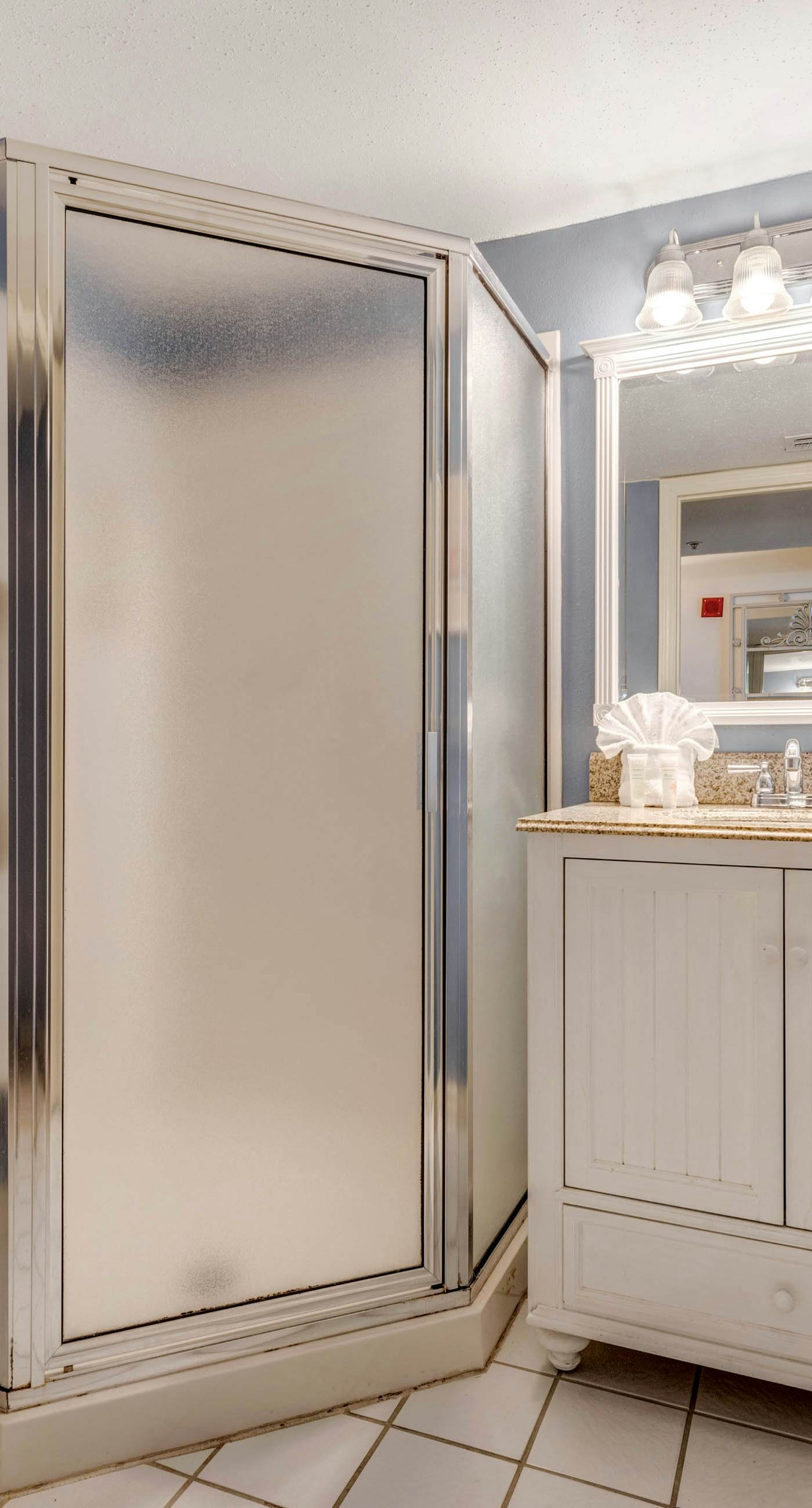 14th-floor condo with Gulf of Mexico views & outdoor pool