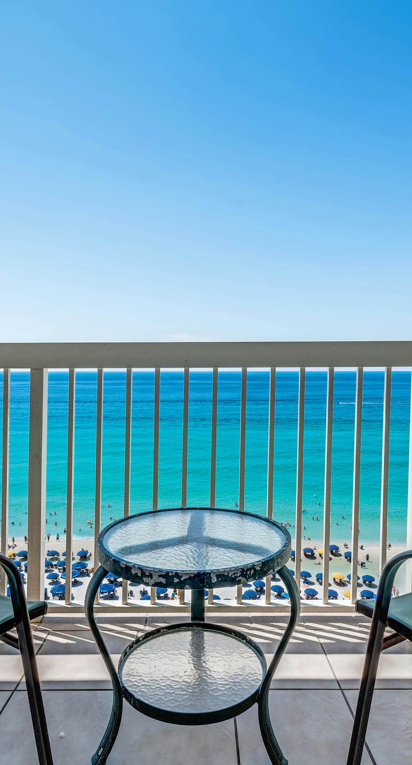 14th-floor condo with Gulf of Mexico views & outdoor pool