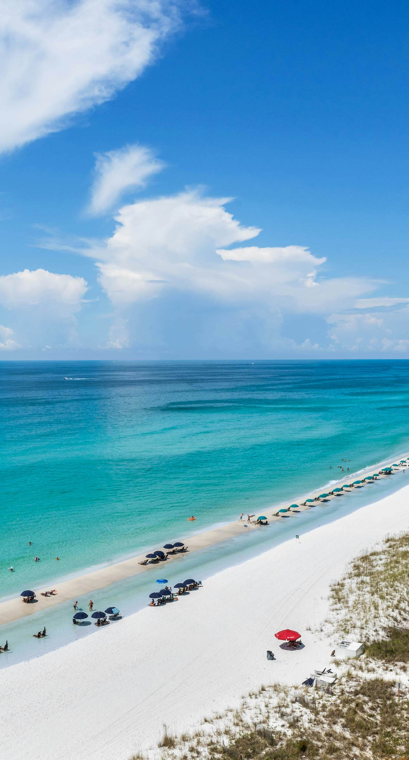 14th-floor condo with Gulf of Mexico views & outdoor pool