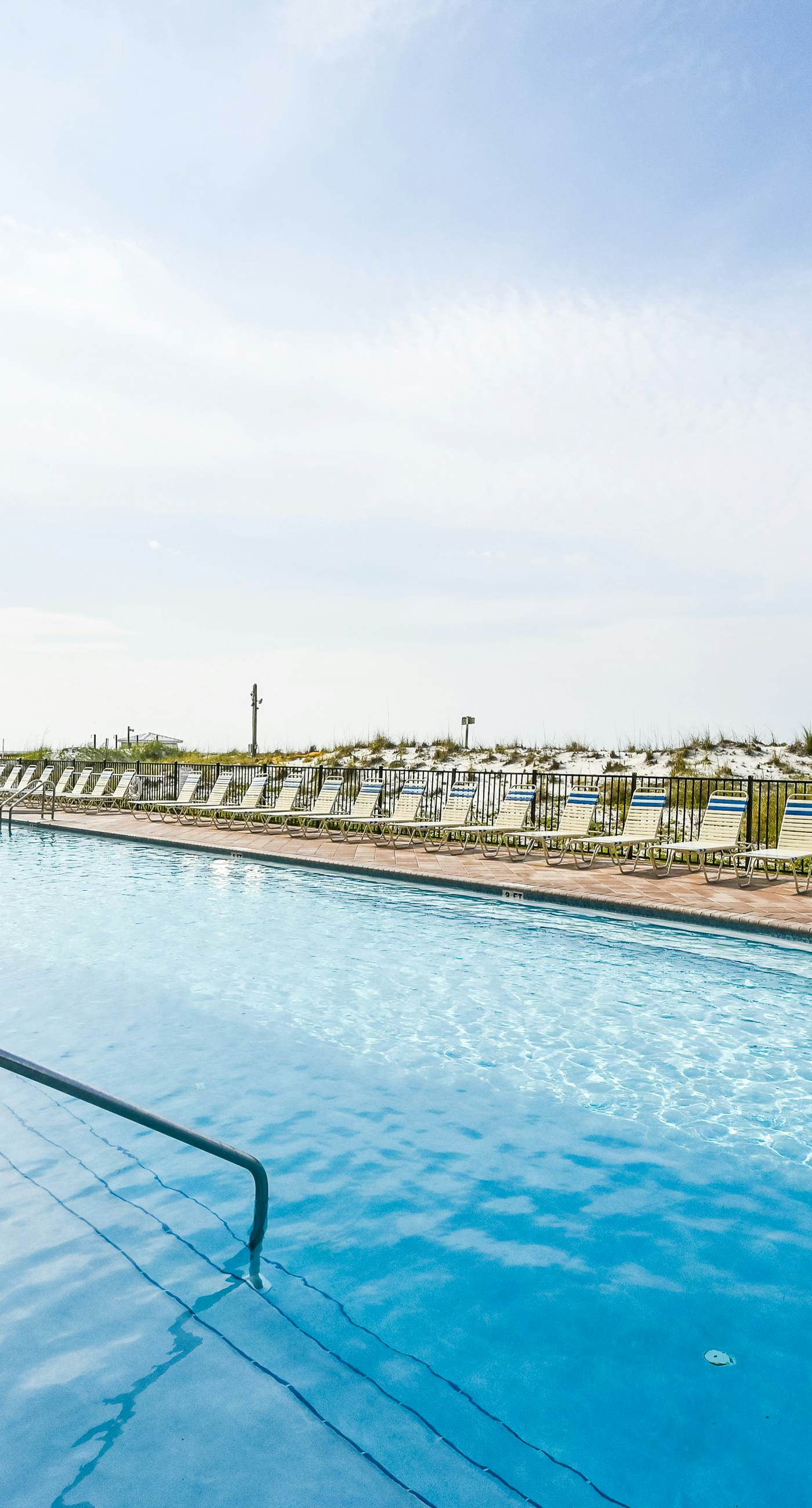 14th-floor condo with Gulf of Mexico views & outdoor pool