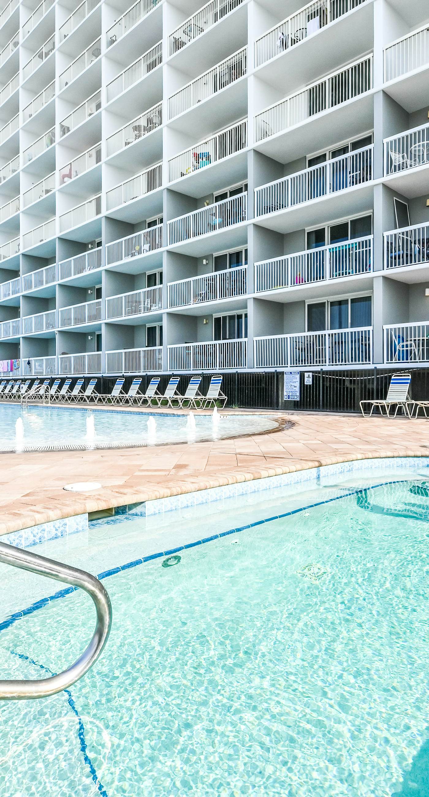 14th-floor condo with Gulf of Mexico views & outdoor pool