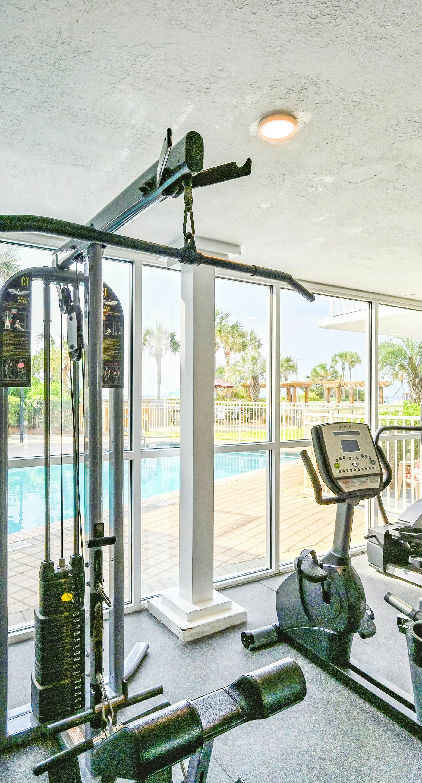 14th-floor condo with Gulf of Mexico views & outdoor pool