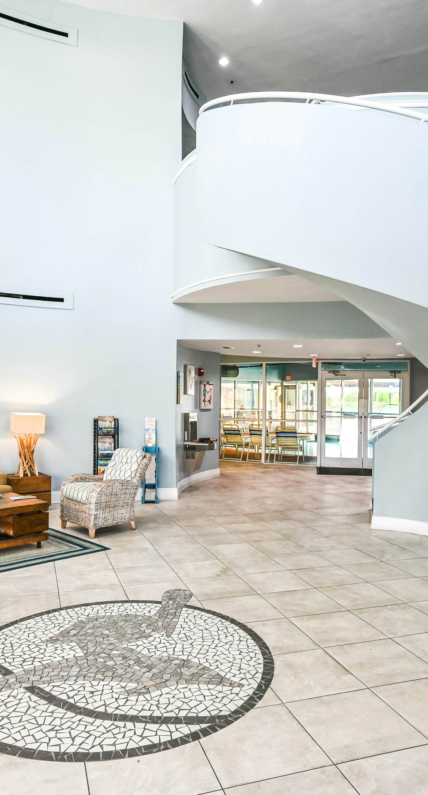 14th-floor condo with Gulf of Mexico views & outdoor pool