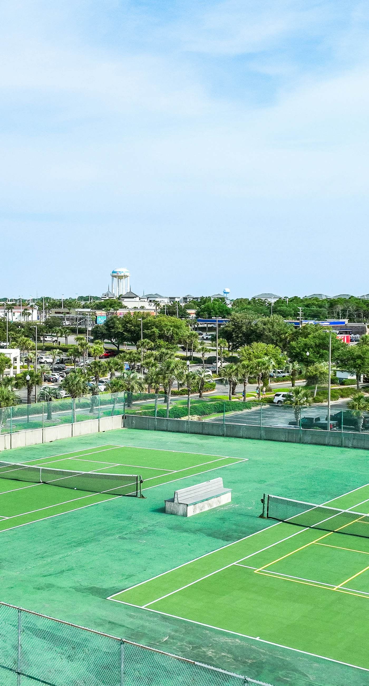 14th-floor condo with Gulf of Mexico views & outdoor pool