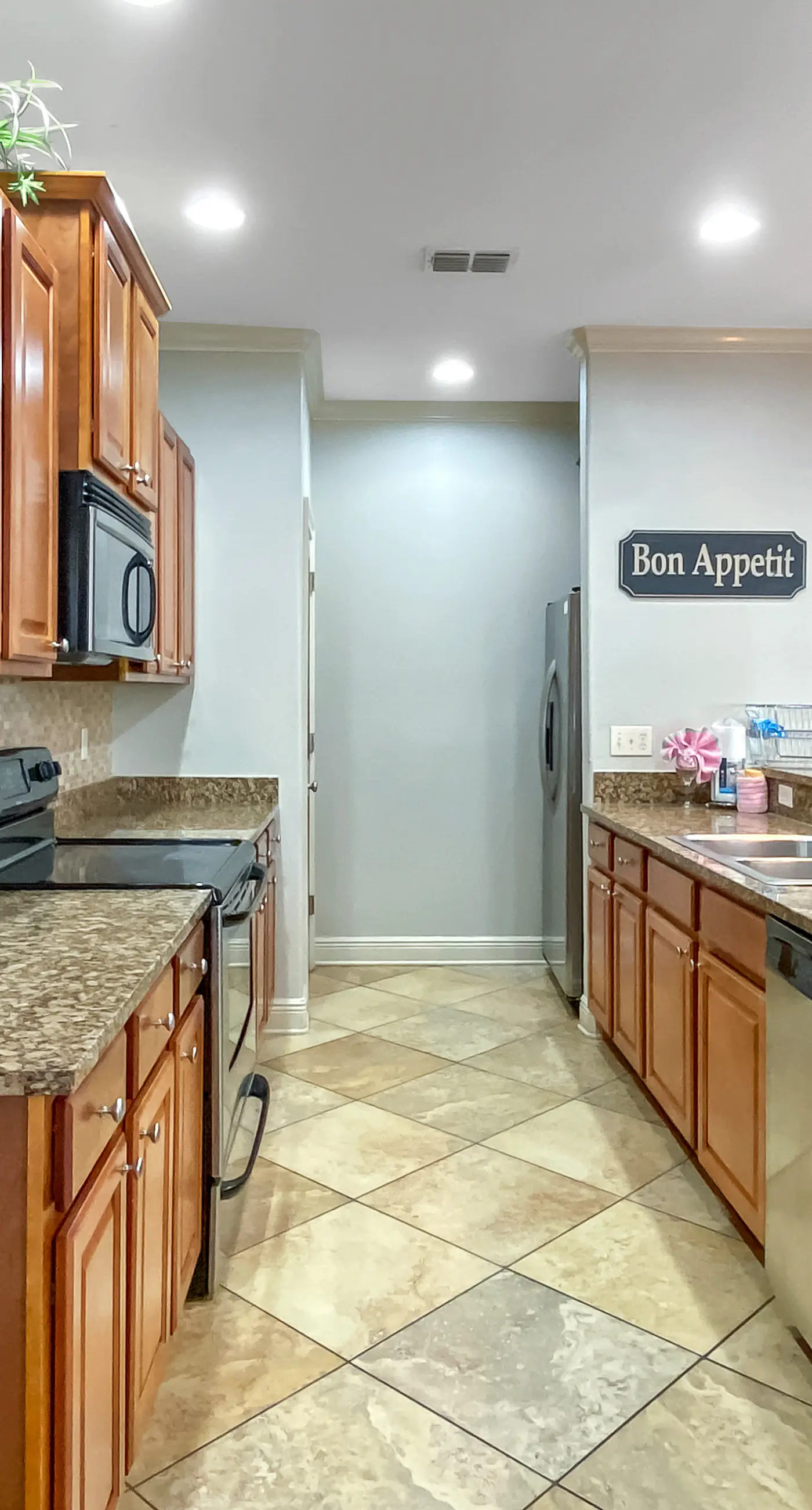 Gorgeous home with resort pool & beach access